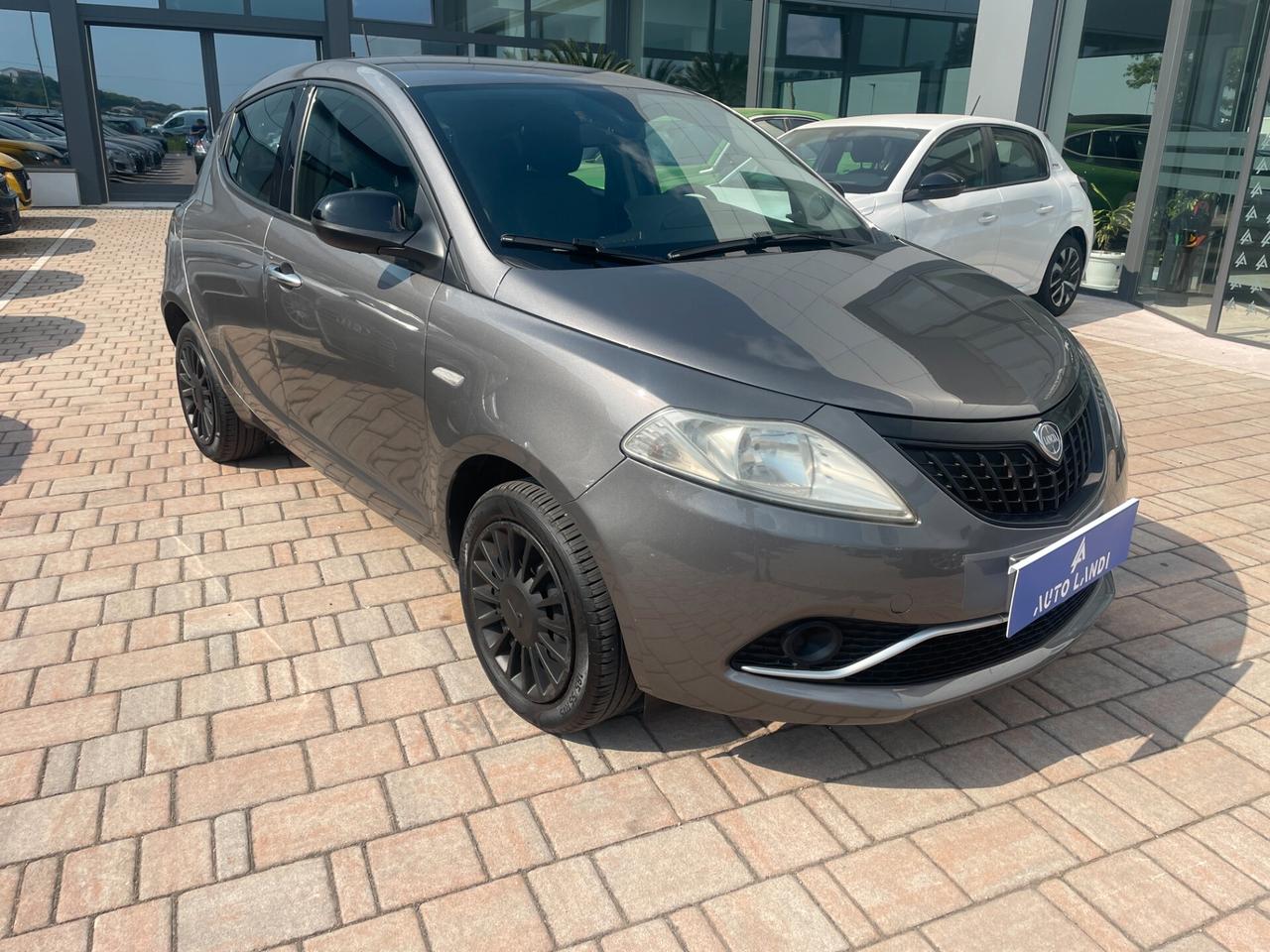 Lancia Ypsilon 1.0 FireFly 5 porte S&S Hybrid Silver