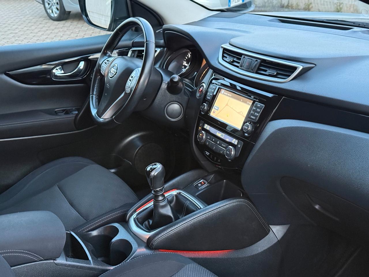 Nissan Qashqai 1.5 dCi Visia Led 4Cam Navi