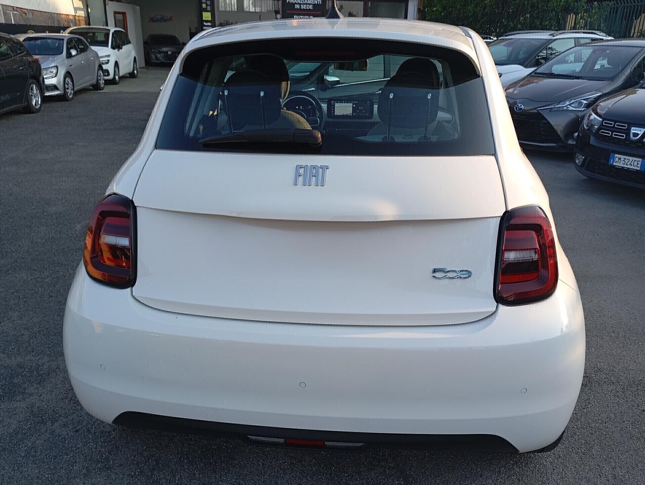Fiat 500e Berlina 42kWh Icon
