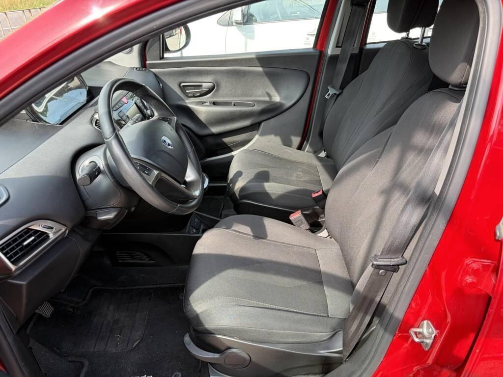 Lancia Ypsilon 1.0 FireFly 5 porte S&S Hybrid Ecochic Gold