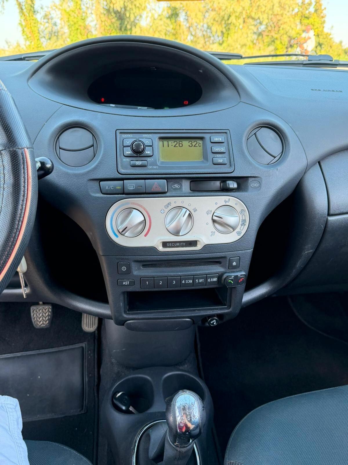 Toyota Yaris 1.0i 16V cat 3 porte Sol