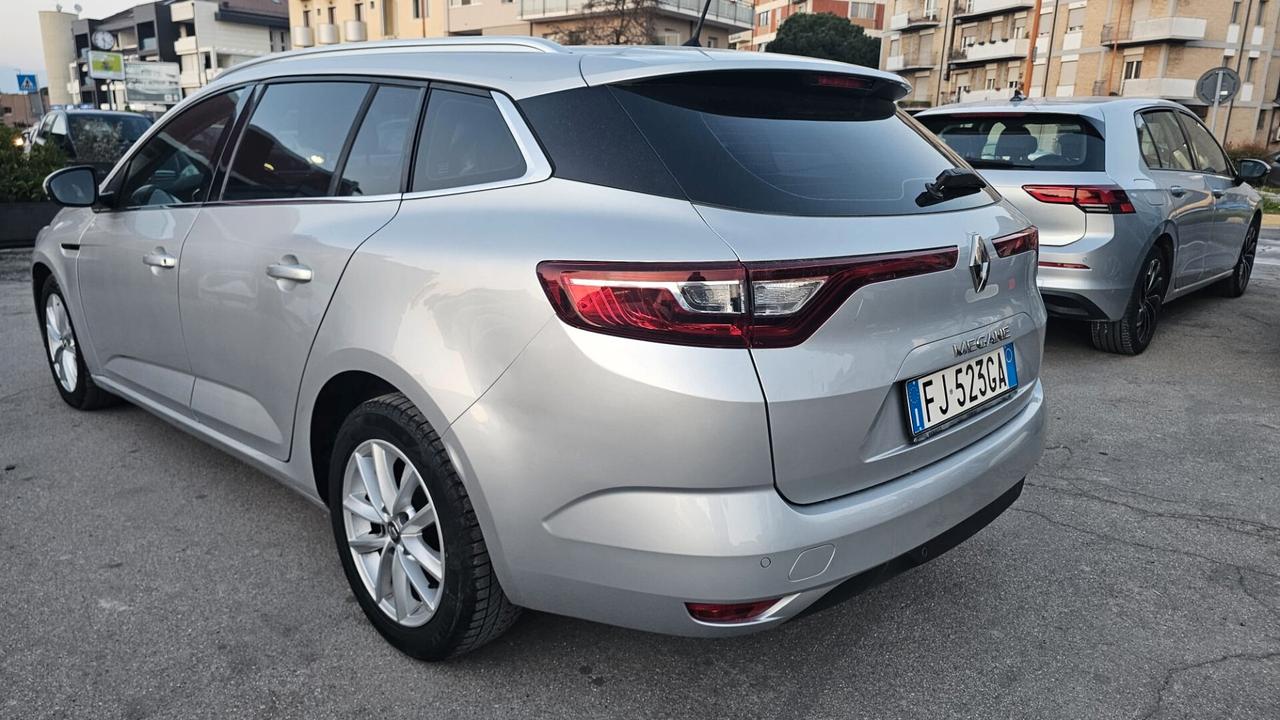 Renault Megane Mégane dCi 8V 110 CV EDC Energy Bose
