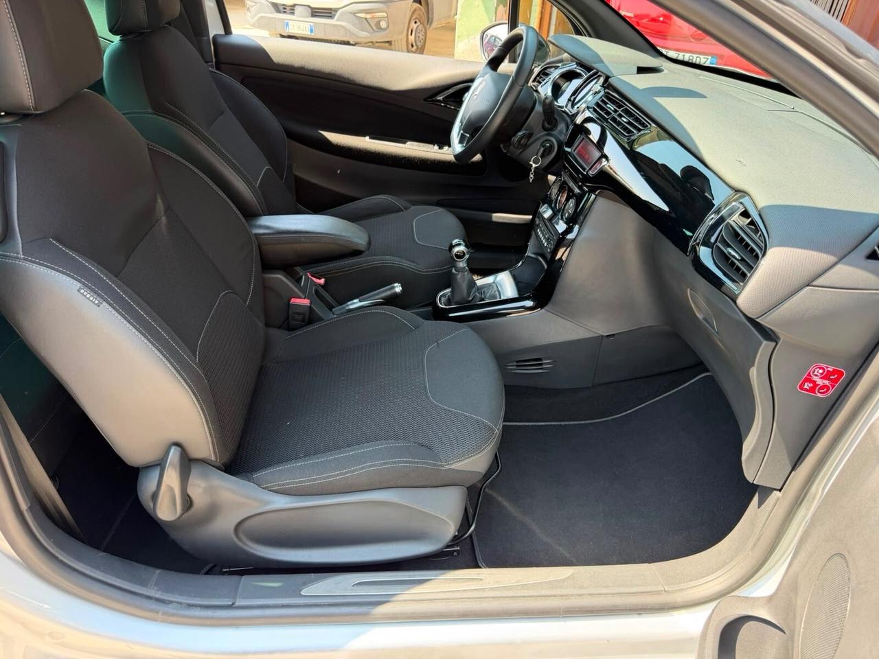 DS3 3 PureTech 82 Chic neopatentati