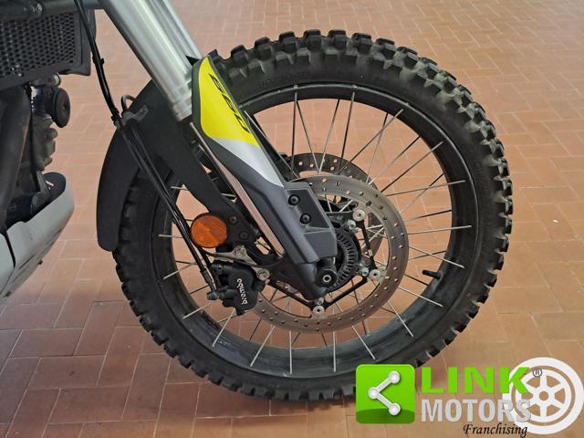 APRILIA Tuareg 660 .
