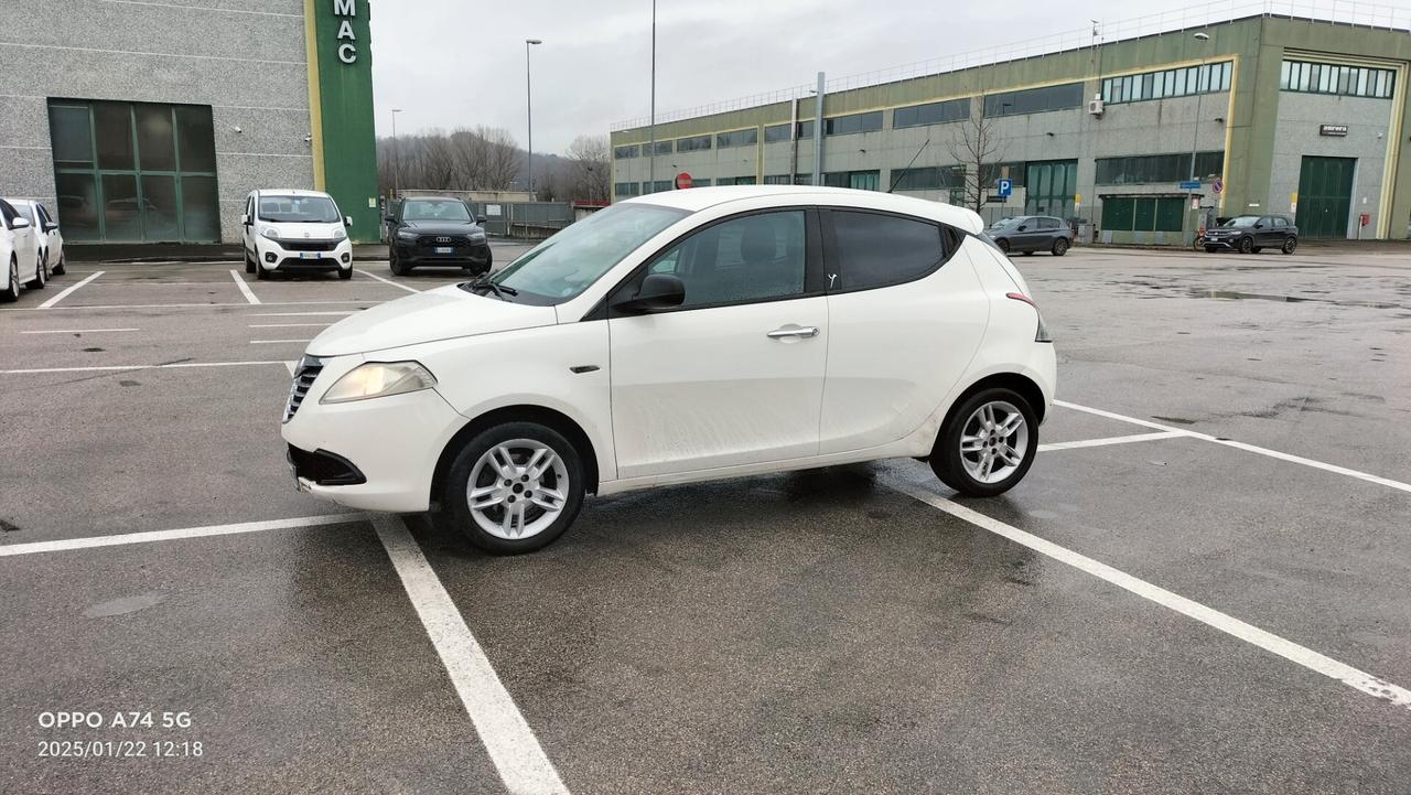Lancia Ypsilon 1.2 69 CV Platino