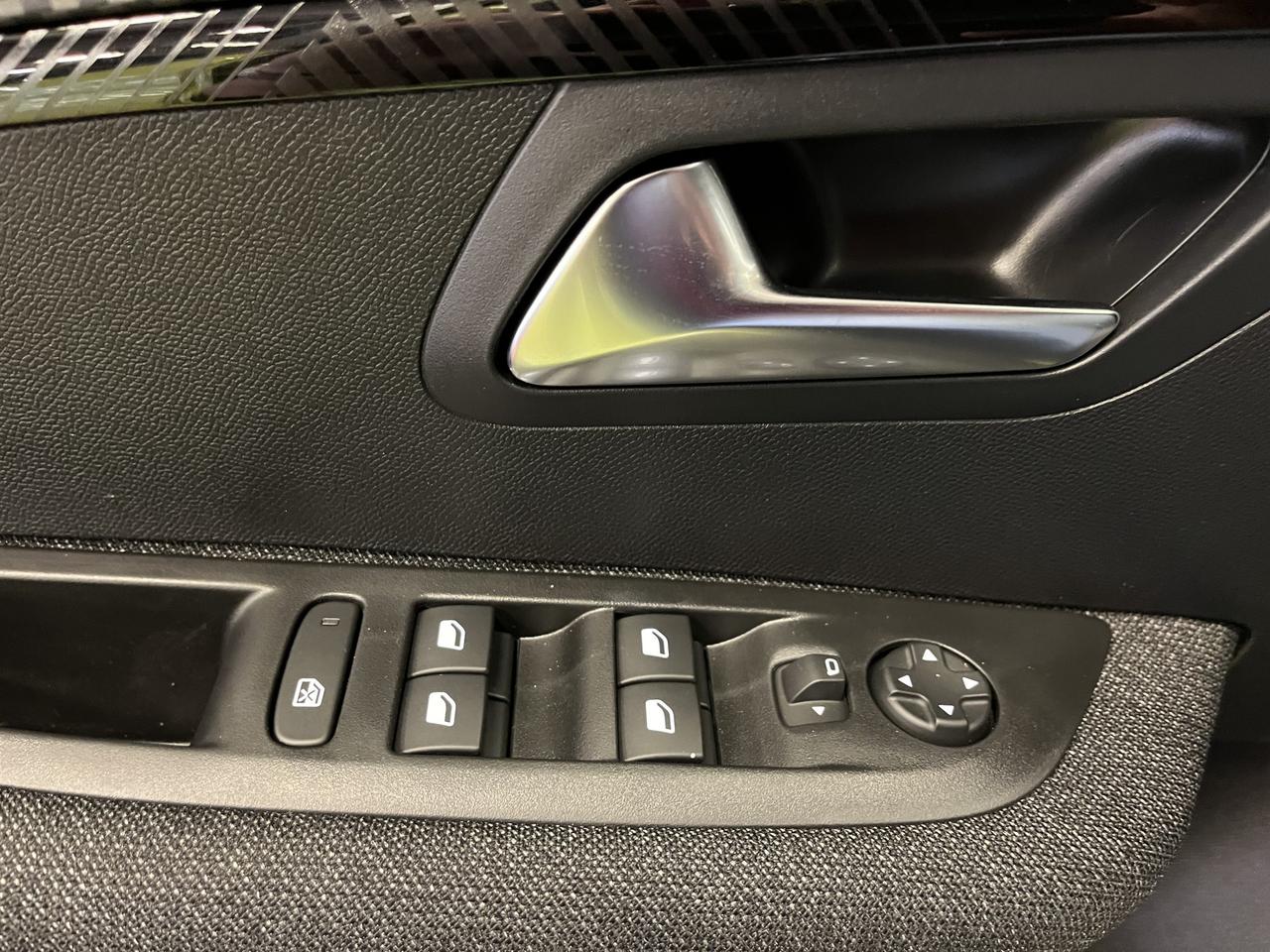 PEUGEOT 208 5P - STYLE PureTech 100 S&S