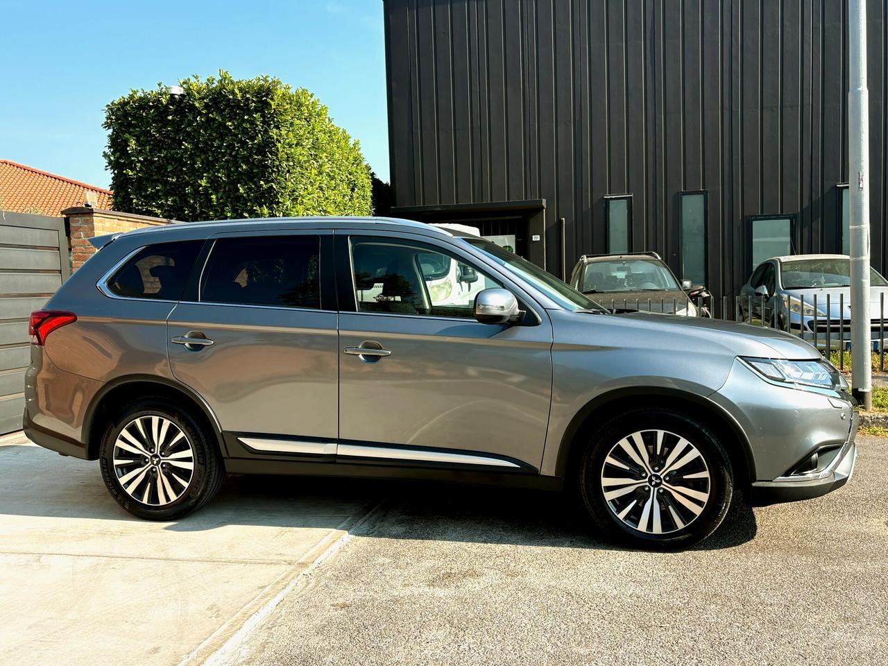 MITSUBISHI OUTLANDER 2.0b/GPL aut 4x4- 7POSTI-2019