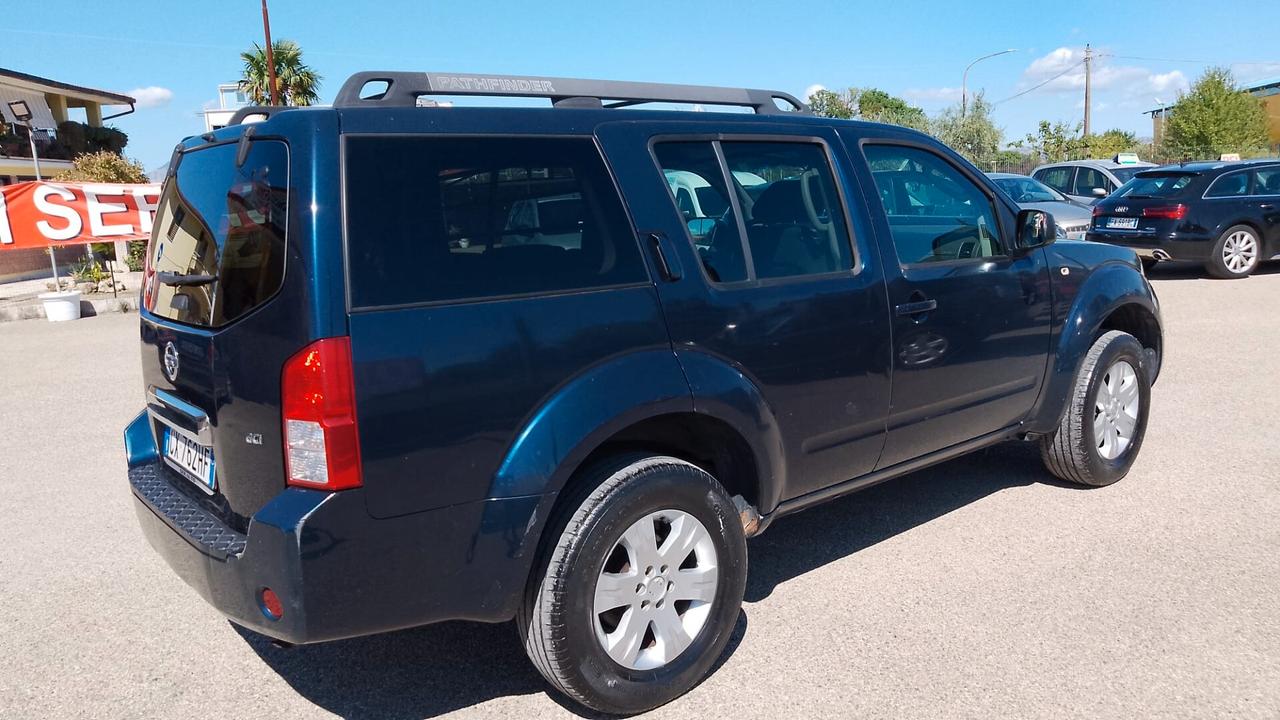 Nissan Pathfinder 2.5 dCi LE