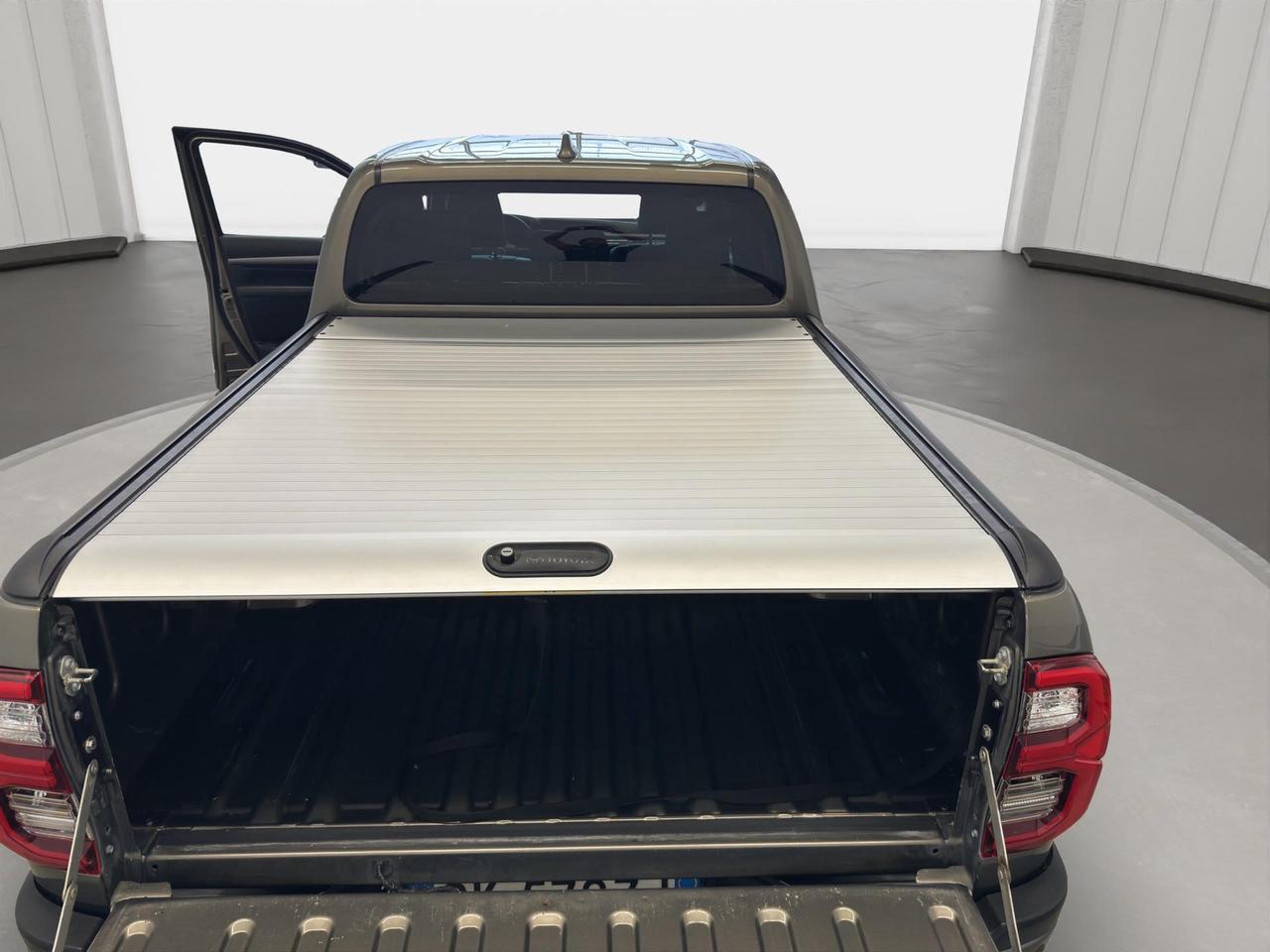 Toyota Hilux 2.8 d double cab Invincible 4wd auto