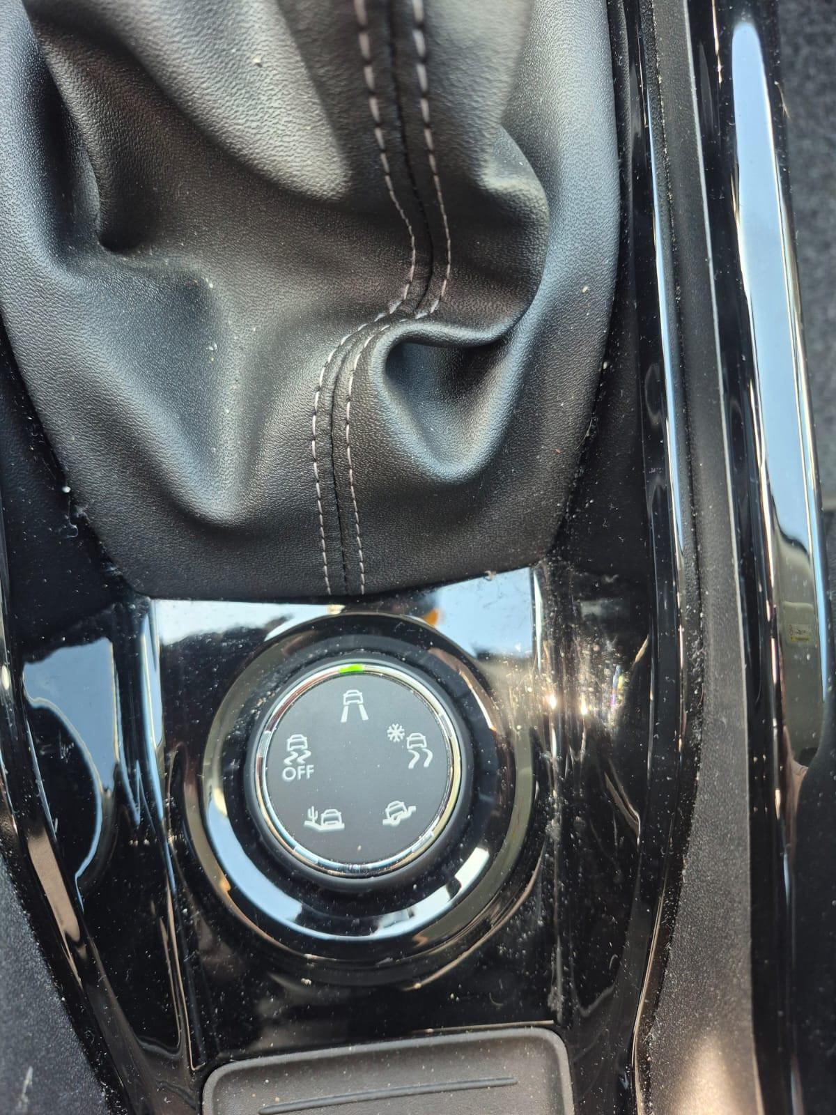 Peugeot 2008 120cv Outdor Adatta Neopatentati