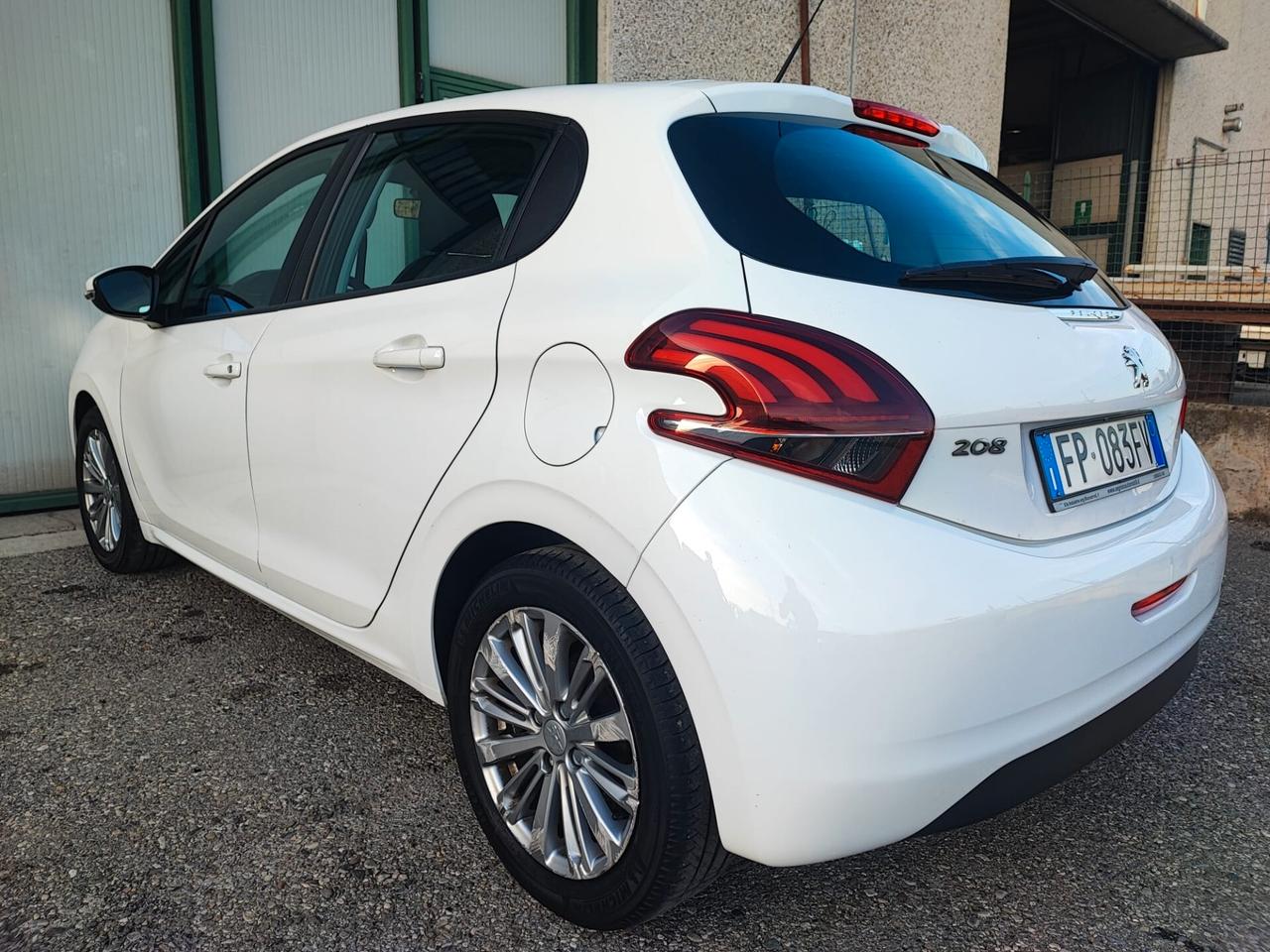 Peugeot 208 1.2 BENZINA NEOPATENTATI 2018 UNIPRO