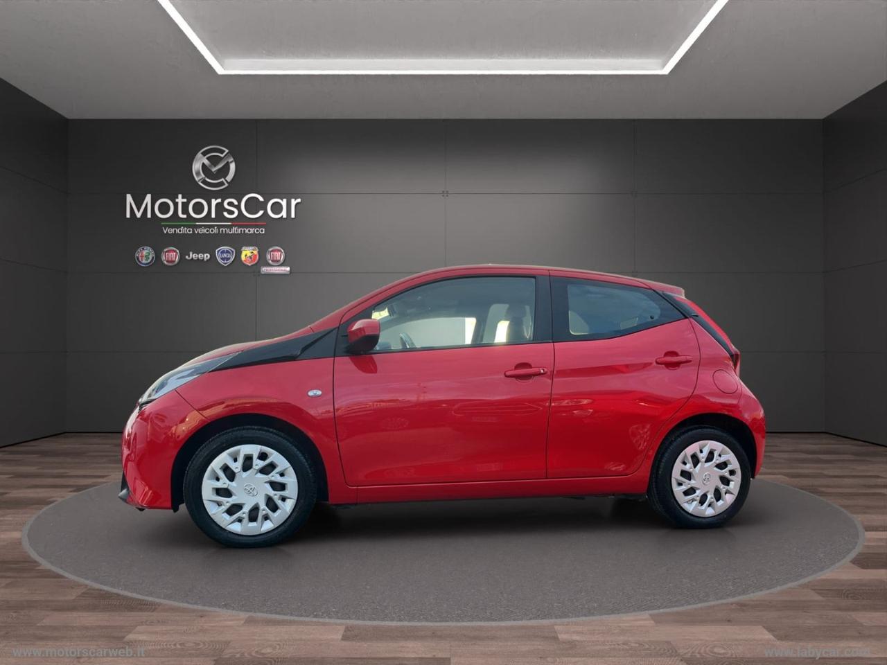 TOYOTA Aygo Connect 1.0 VVT-i 72 CV 5p. x-wave