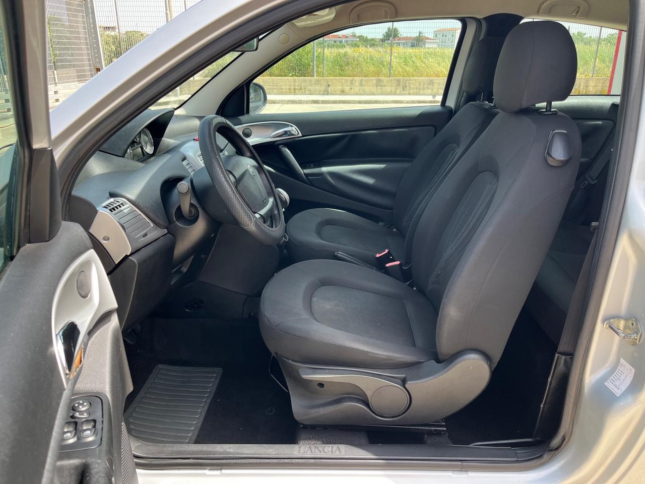 Lancia Ypsilon 1.2 69 CV Unyca