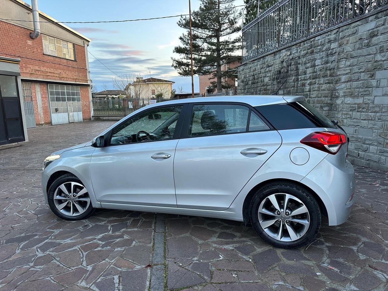 Hyundai i20 1.2 5 porte Econext Blackline