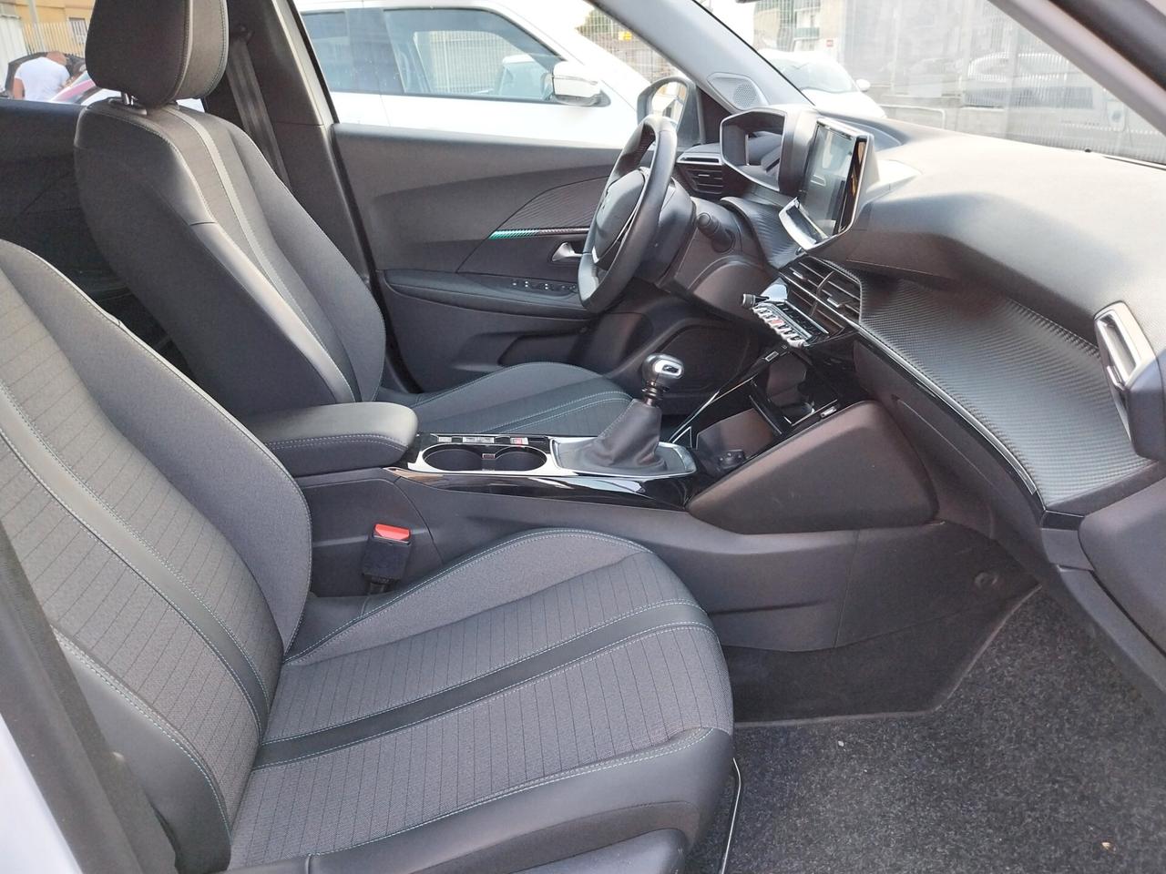 PEUGEOT 2008 1.2 BENZINA ALLURE 2022