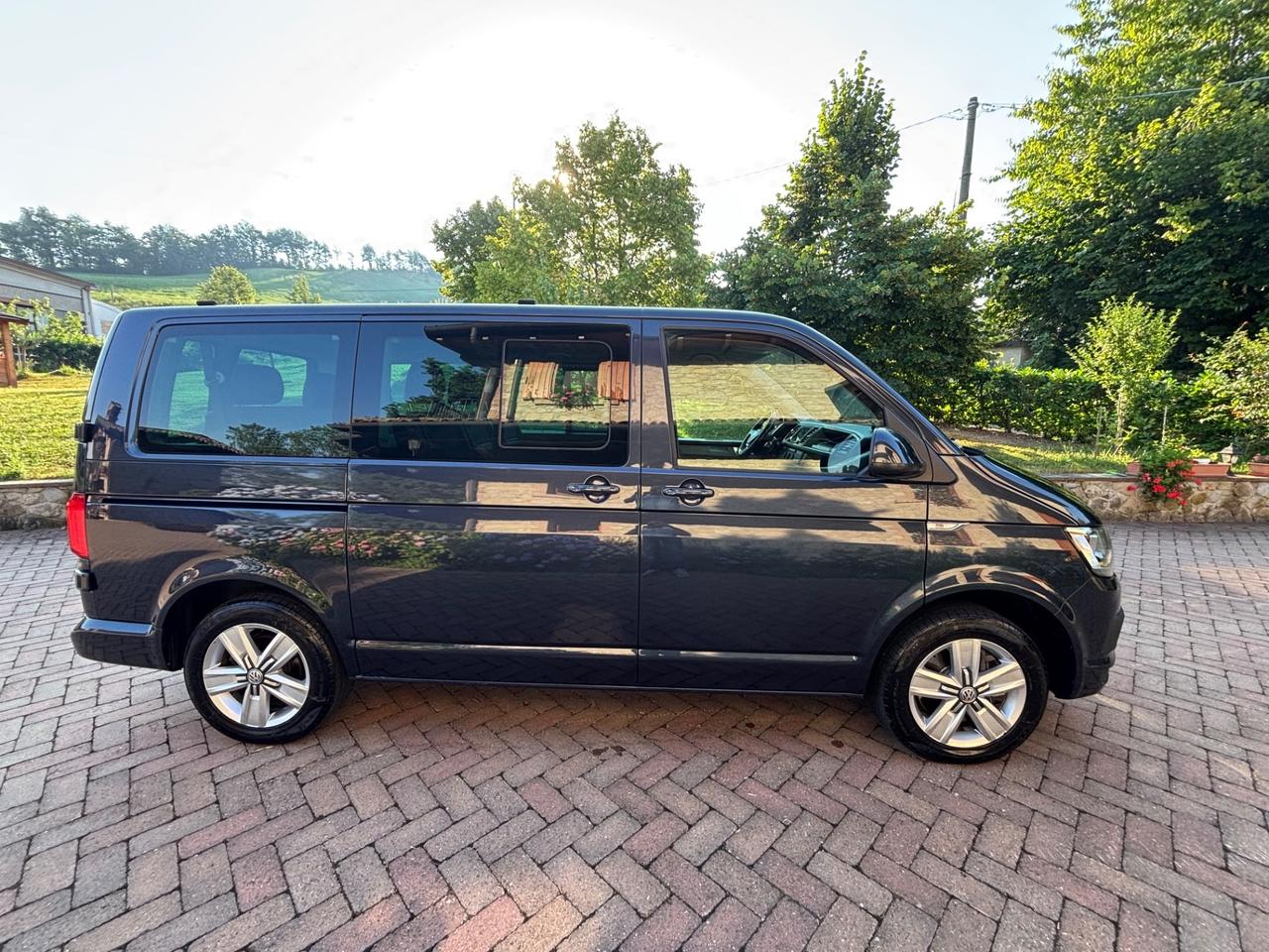 Volkswagen Caravelle 2.0 TDI 204CV DSG 4 Motion 8 Posti