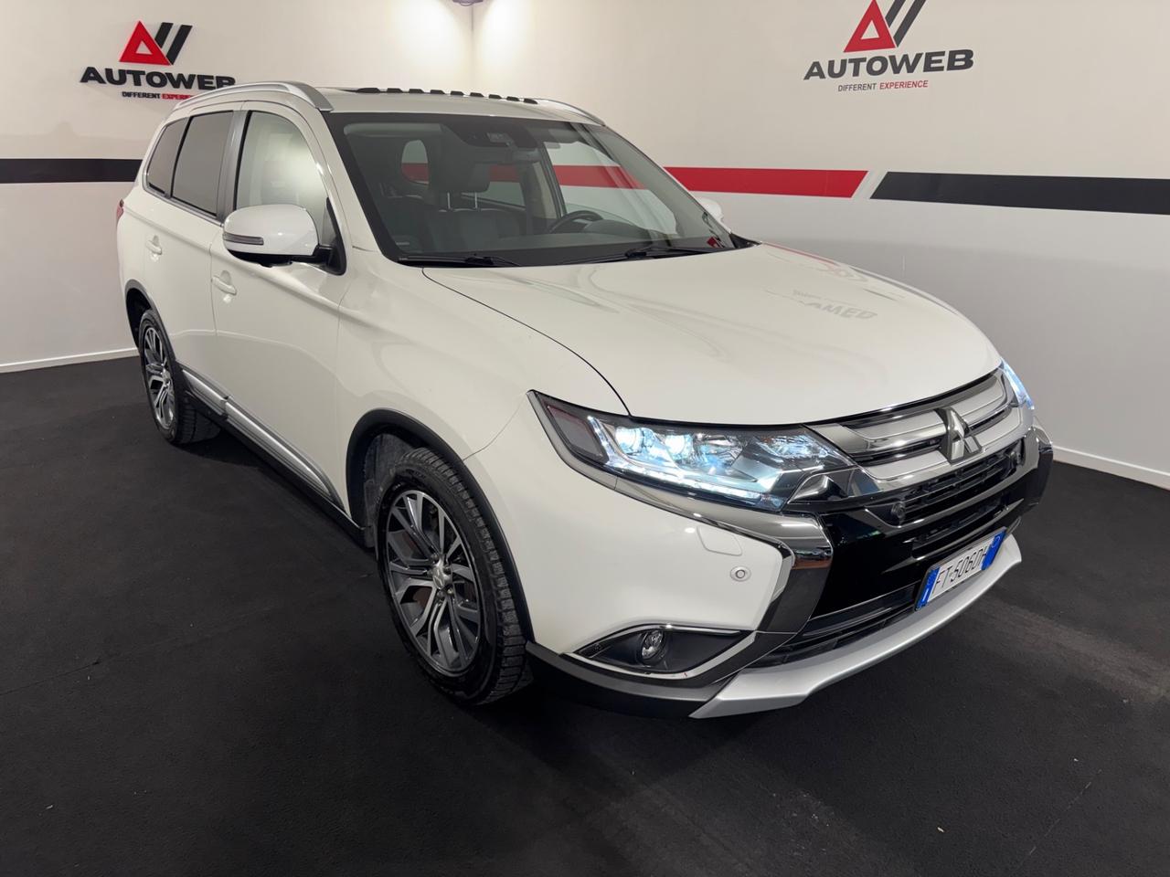 Mitsubishi Outlander 2.2 DI-D 4WD Instyle Plus SDA 7 posti