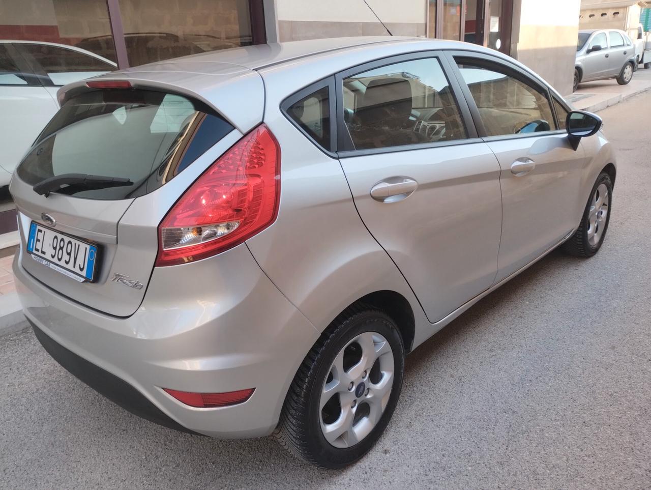 Ford Fiesta 1.4 TDCi 70CV 5 porte Titanium