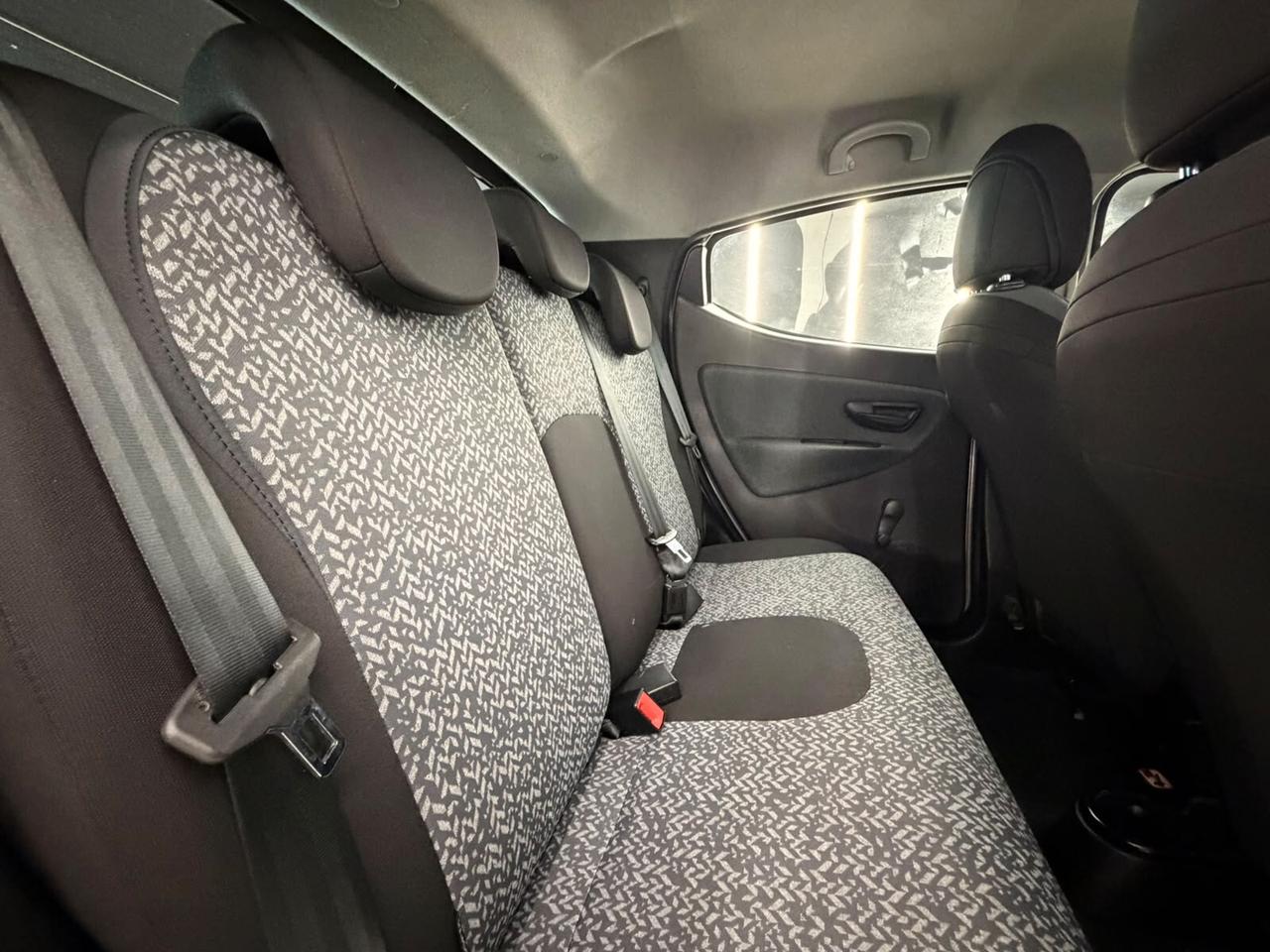 Lancia Ypsilon 1.0 HYBRID-LOUNGE-69CV-NEOPATENTATO-KM CERTIFICATI-12 MESI GARANZIA-PERMUTE