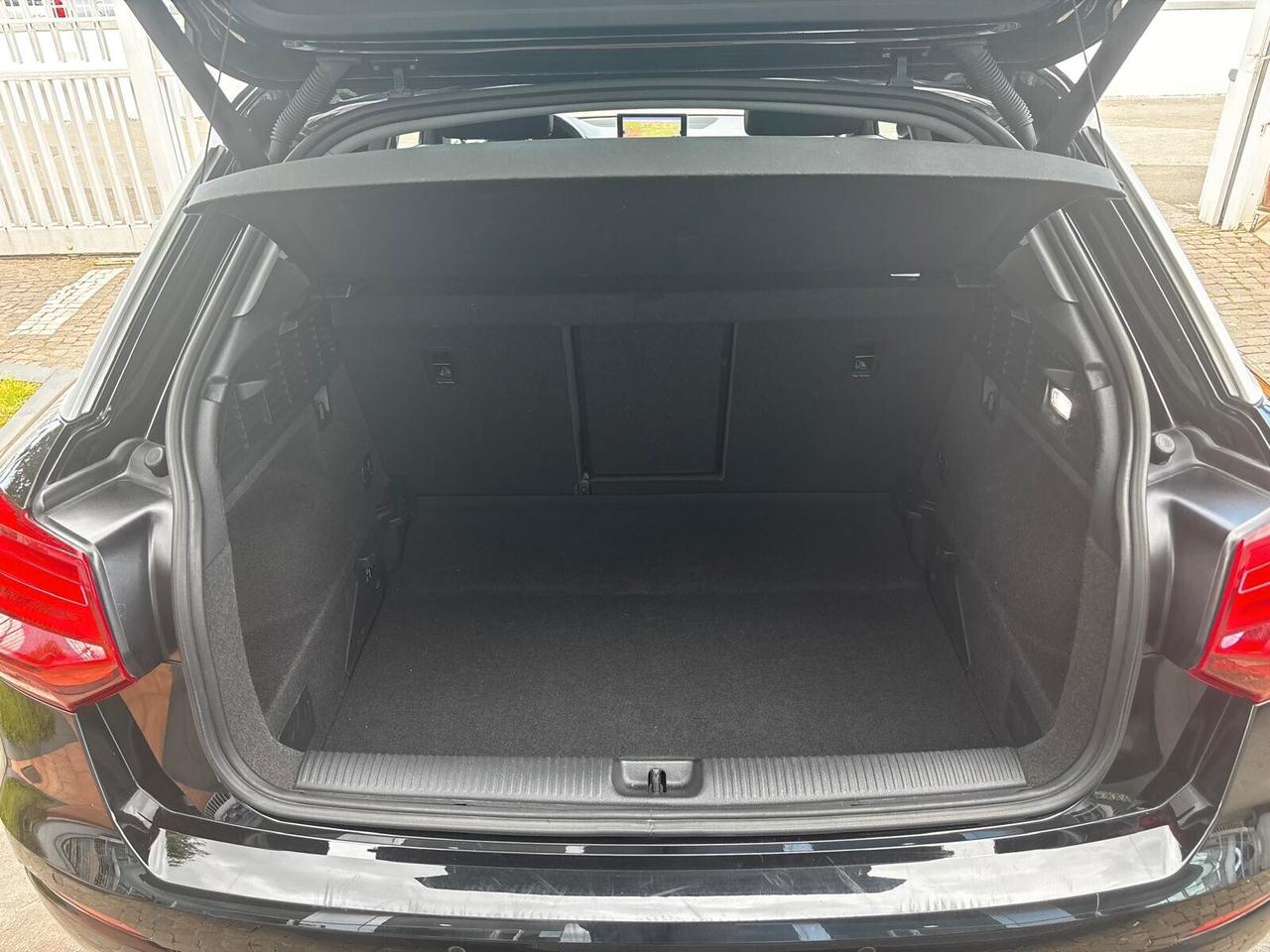 Audi Q2 30 TDI S tronic Business Design