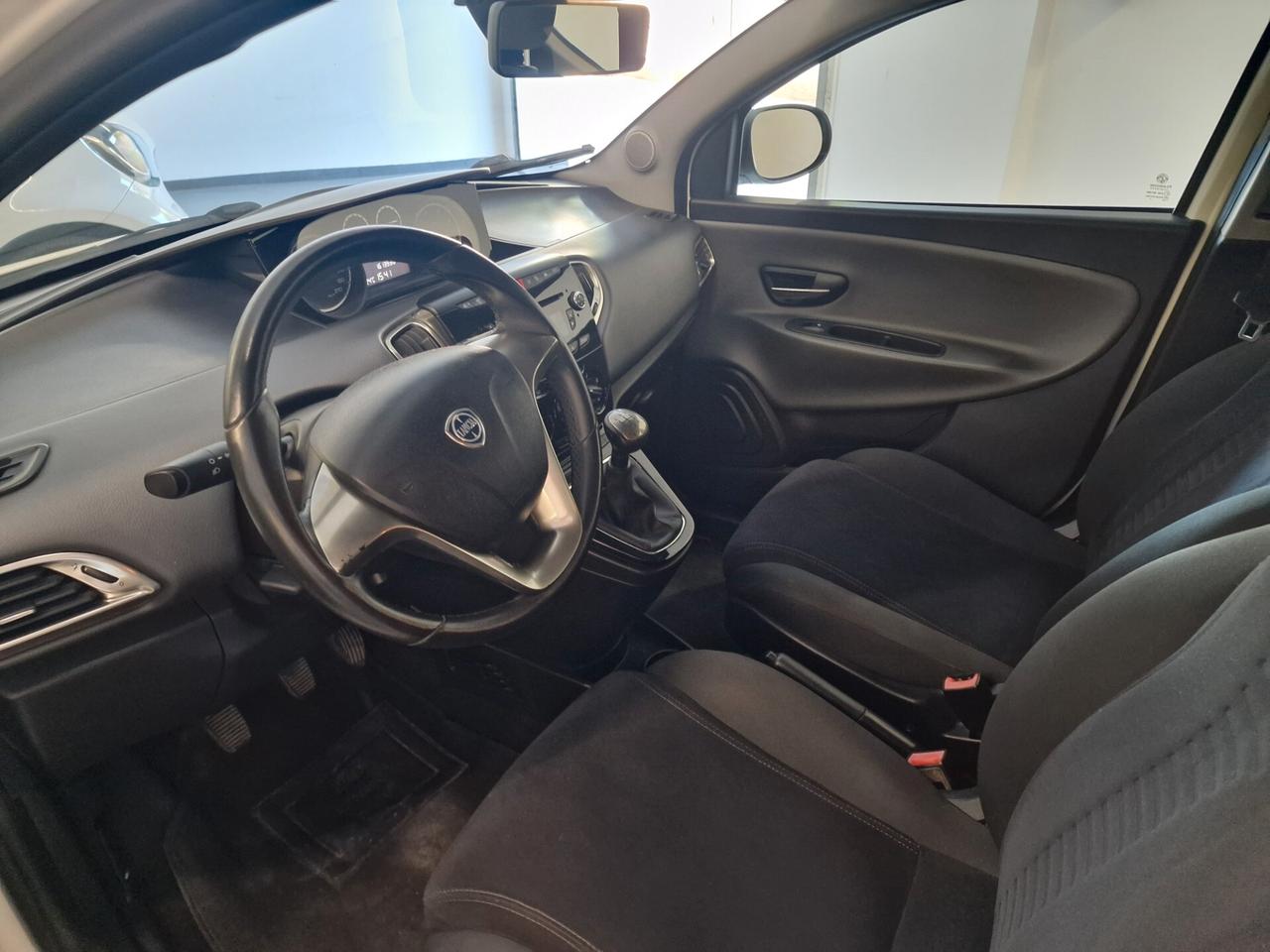 Lancia Ypsilon 1.3 MJT 16V 95 CV 5 porte S&S Silver