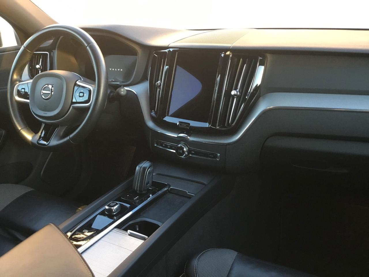 Volvo XC60 B5 (d) AWD AUT. R-DESIGN