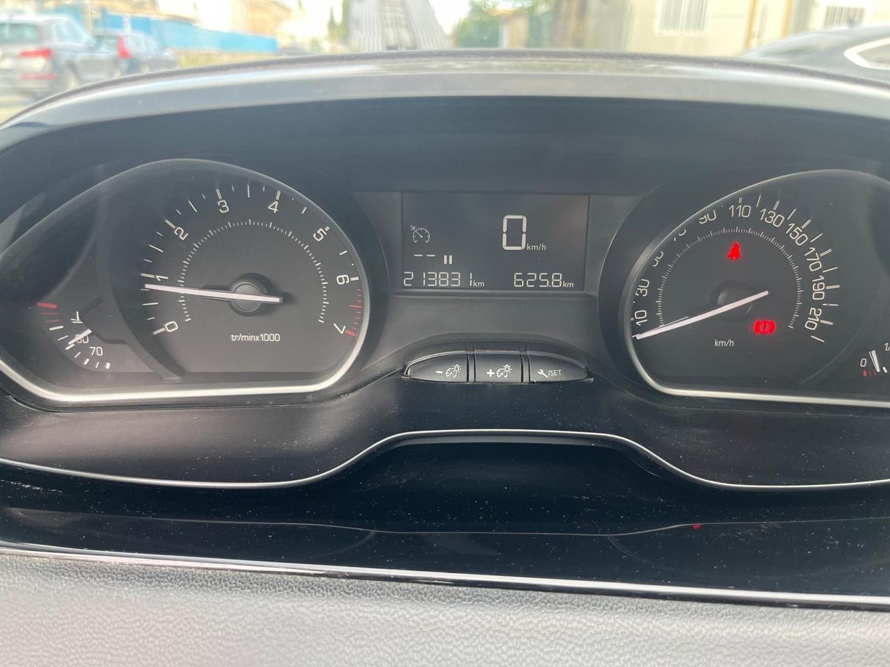 Peugeot 208 PureTech 82 5 porte Allure