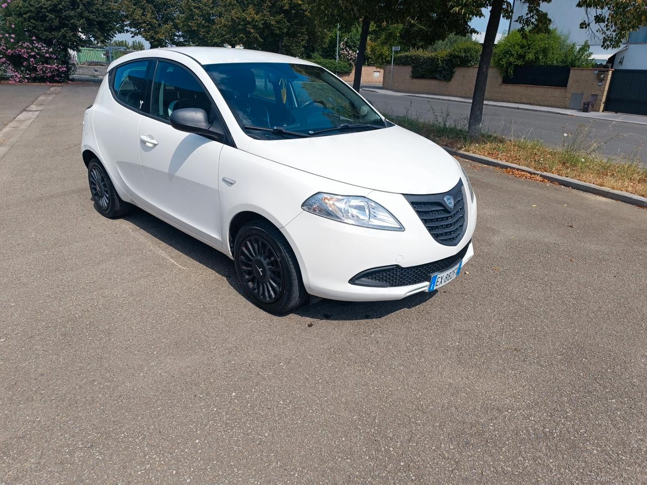 Lancia Ypsilon 1.2 5 porte del 14 NEOPATENTATI