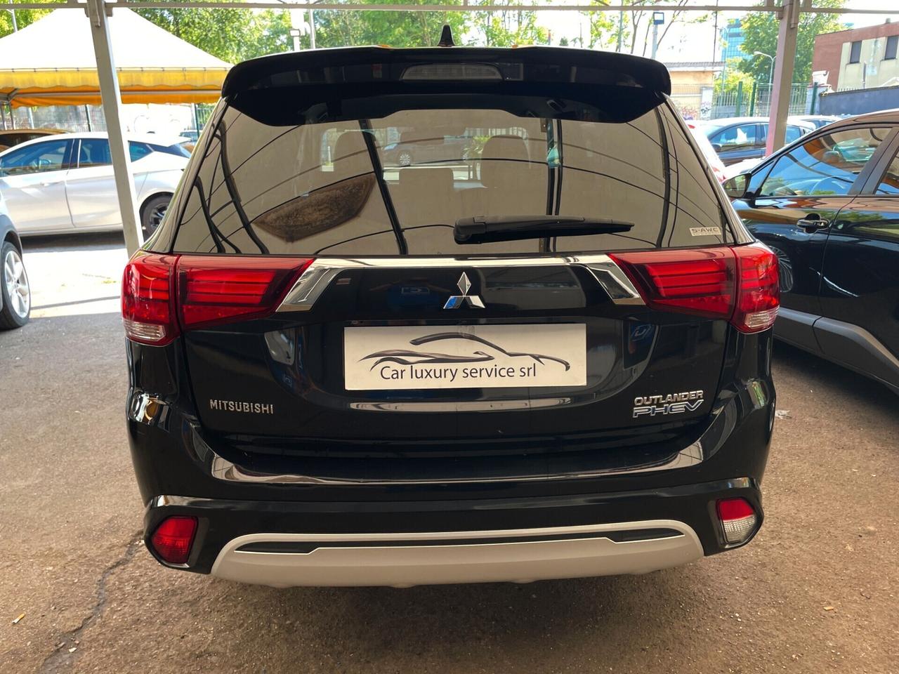 Mitsubishi Outlander 2.4 MIVEC 4WD PHEV Instyle SDA