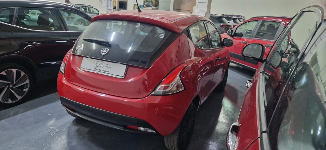 Lancia Ypsilon 1.2 69 CV 5 porte GPL Ecochic Elefantino Blu