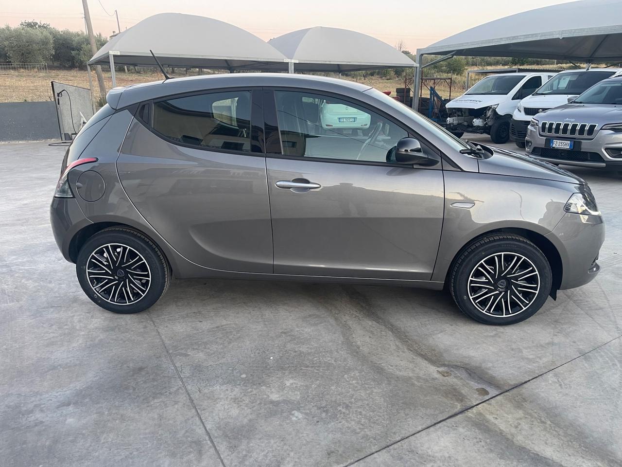 Lancia Ypsilon 1.0 FireFly 5 porte S&S Hybrid Gold