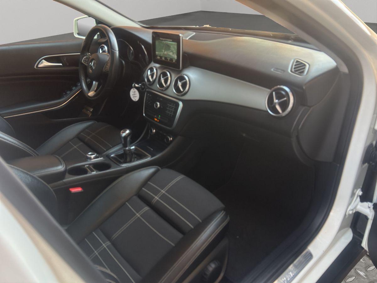 MERCEDES - Classe GLA - GLA 200 d 136CV Premium