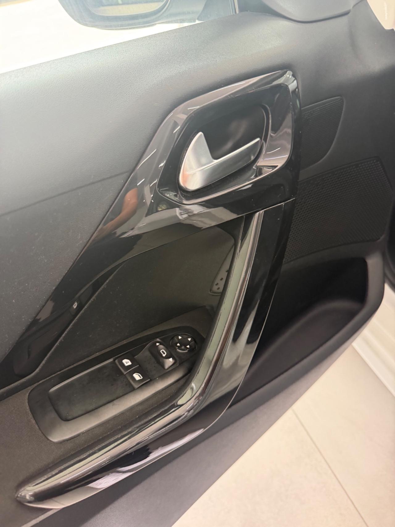 Peugeot 208 1.2 BENZ 5 porte FINANZIABILE
