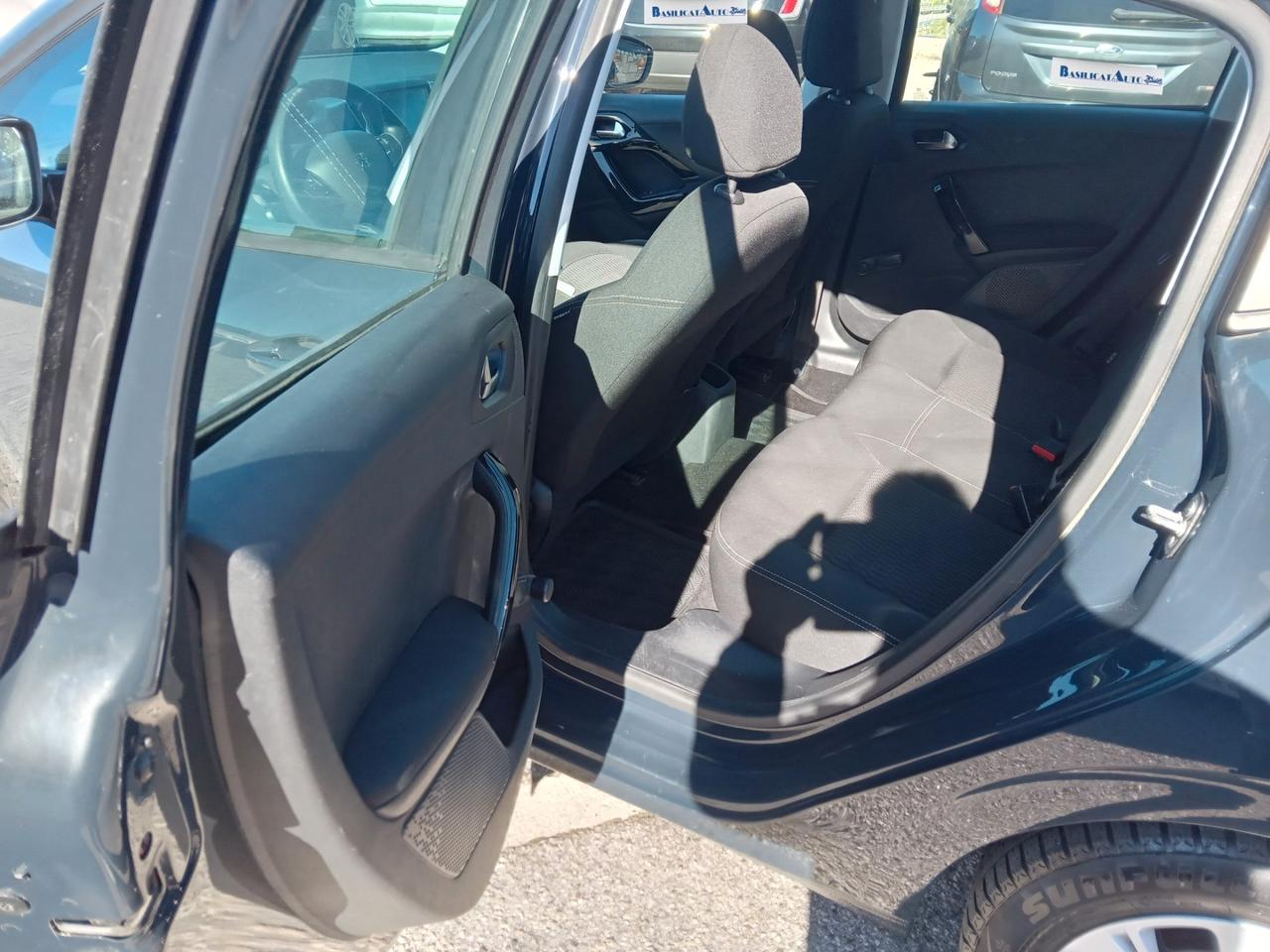 Peugeot 208 PureTech 68 5 porte Active PER NEOPATENTATI