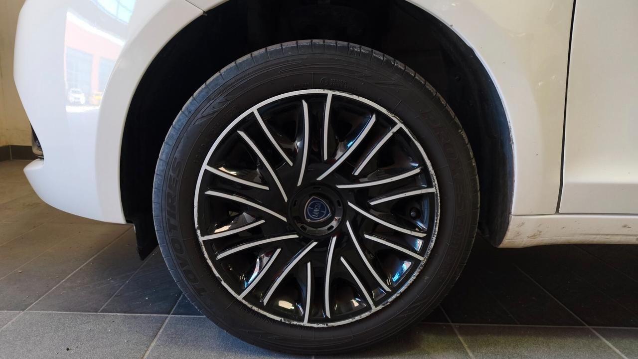 Lancia Ypsilon 1.2 69 CV 5 porte GPL Ecochic Gold