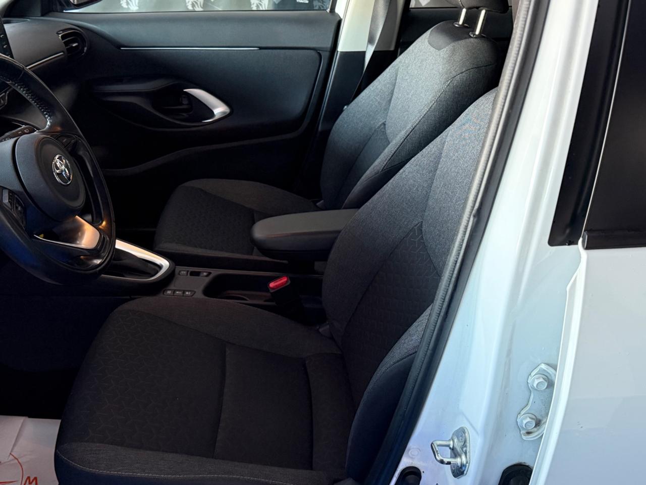 Toyota Yaris Cross 1.5 Hybrid 5p. E-CVT AWD-cambio automatico