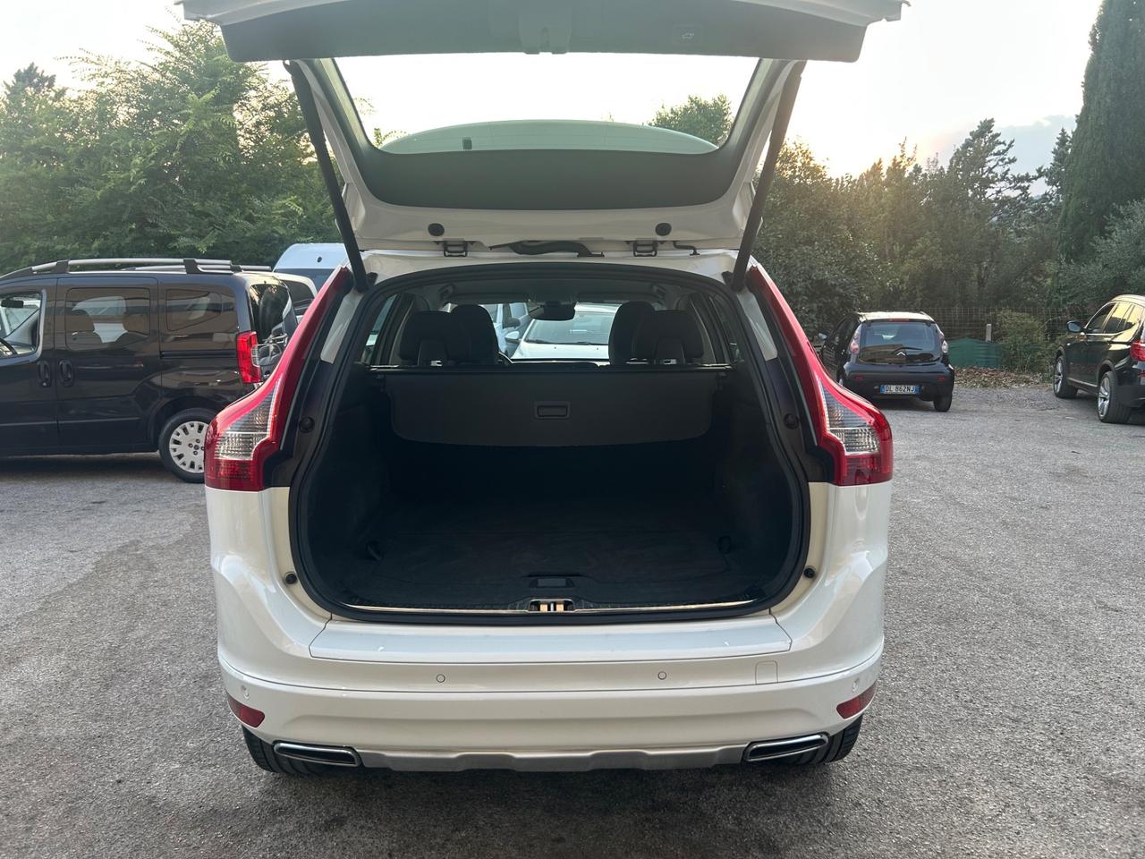 Volvo XC60 D4 Geartronic R-design Momentum