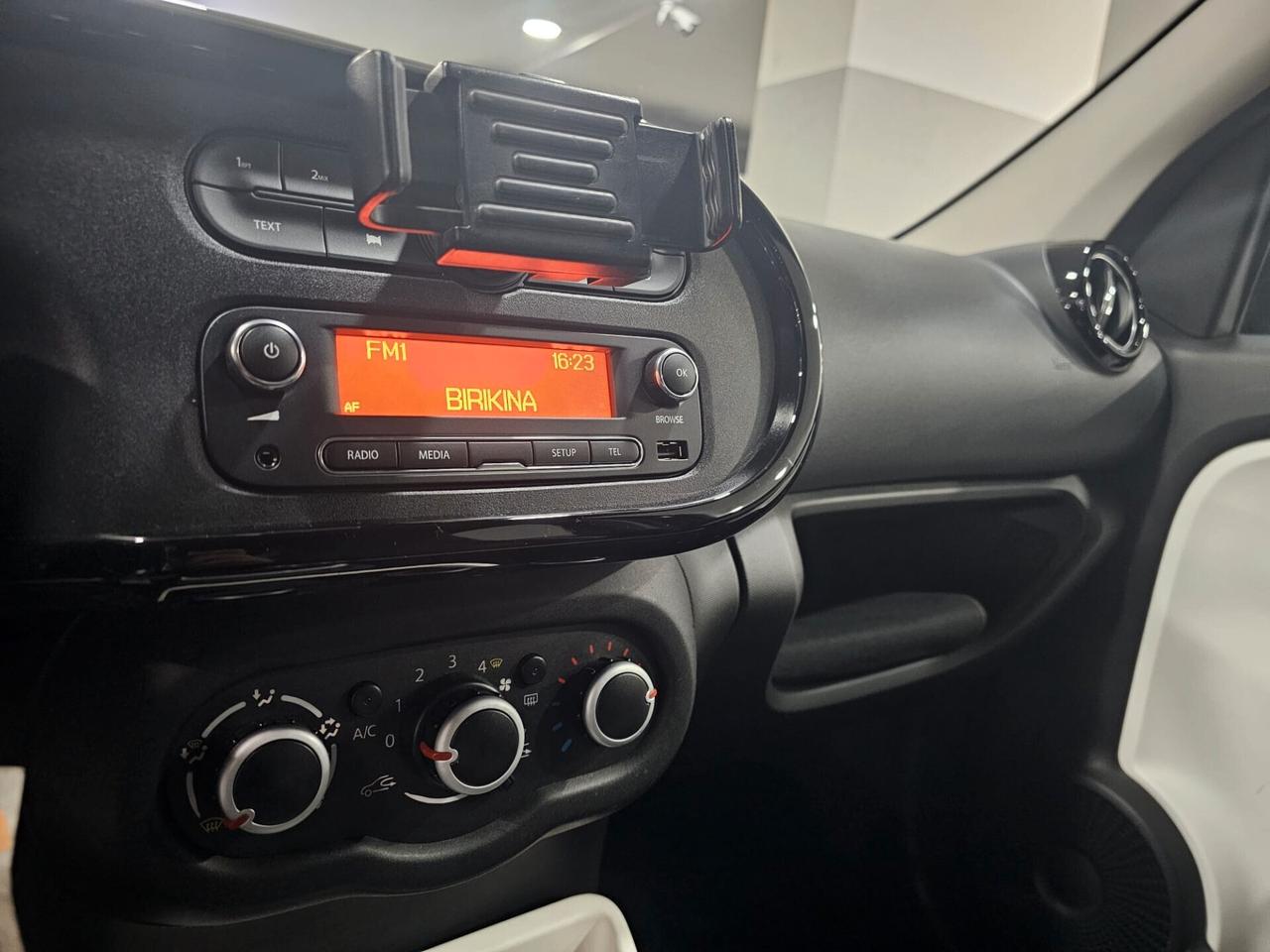 NUOVA RENAULT TWINGO INTENS TCe 0.9 BENZ 90CV TOTAL BLACK EDITION
