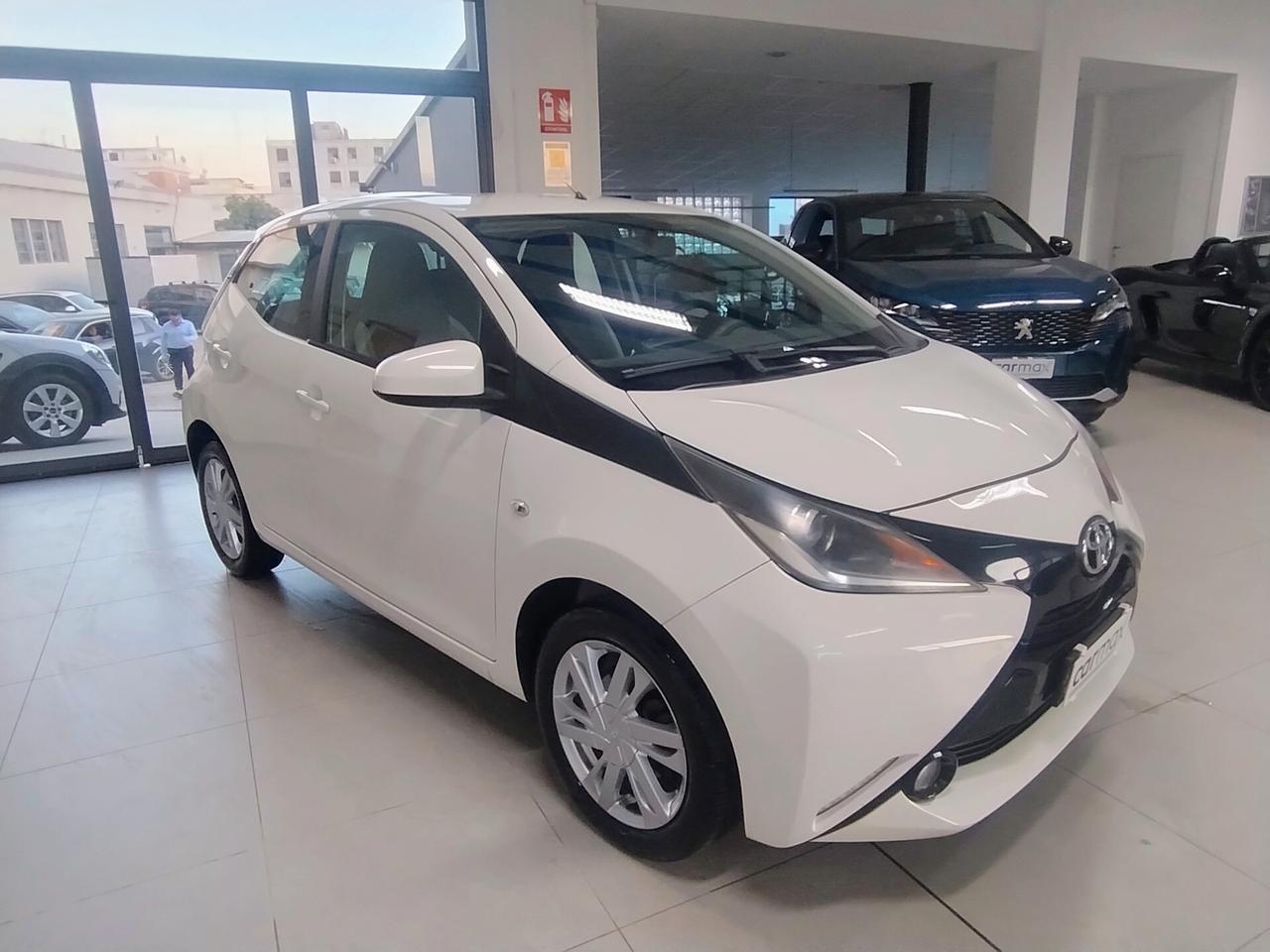 Toyota Aygo 1.0 VVT-i 69 CV 5 porte x-play