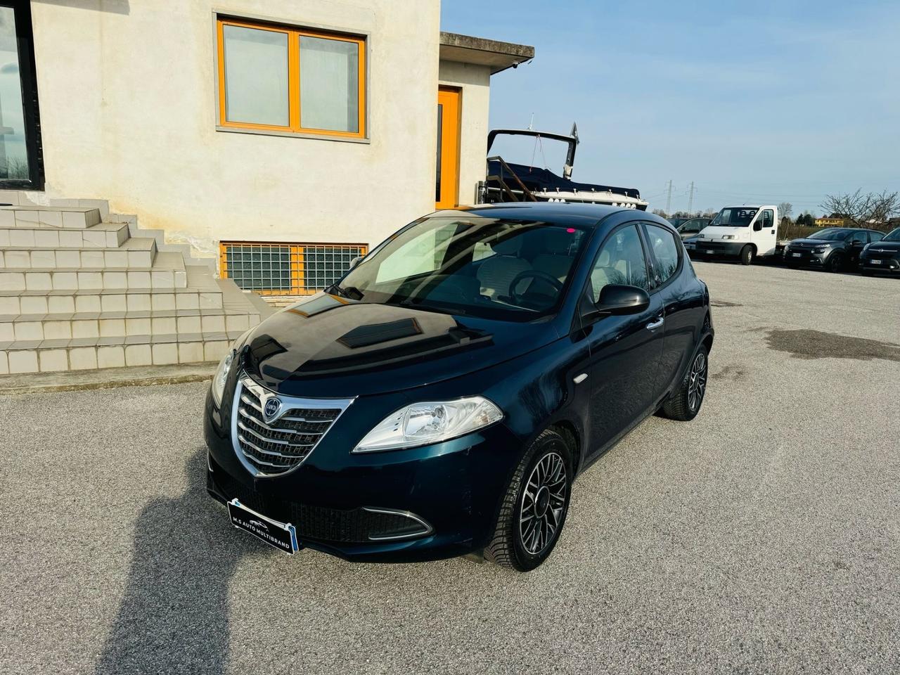 Lancia Ypsilon 1.2 benzina 2016 neo patentati