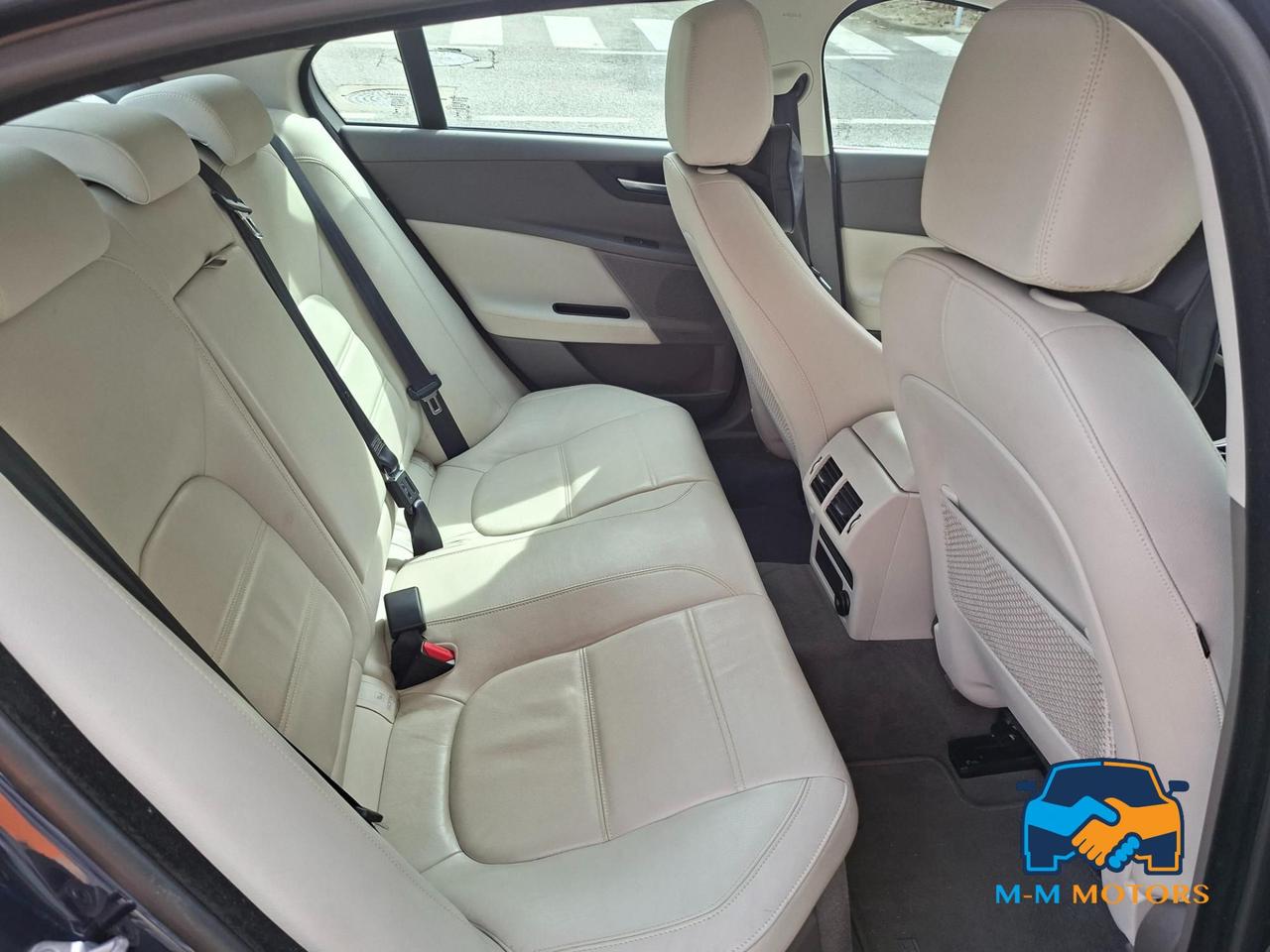 Jaguar XE Berlina XE 2.0d i4 Prestige Business edition 180cv auto my18