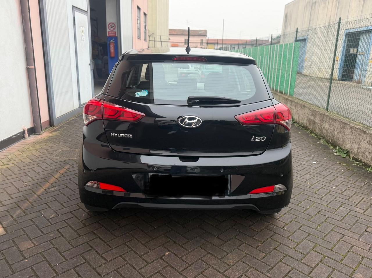 Hyundai i20 1.1 CRDi 12V 5 porte euro6 neopatentati
