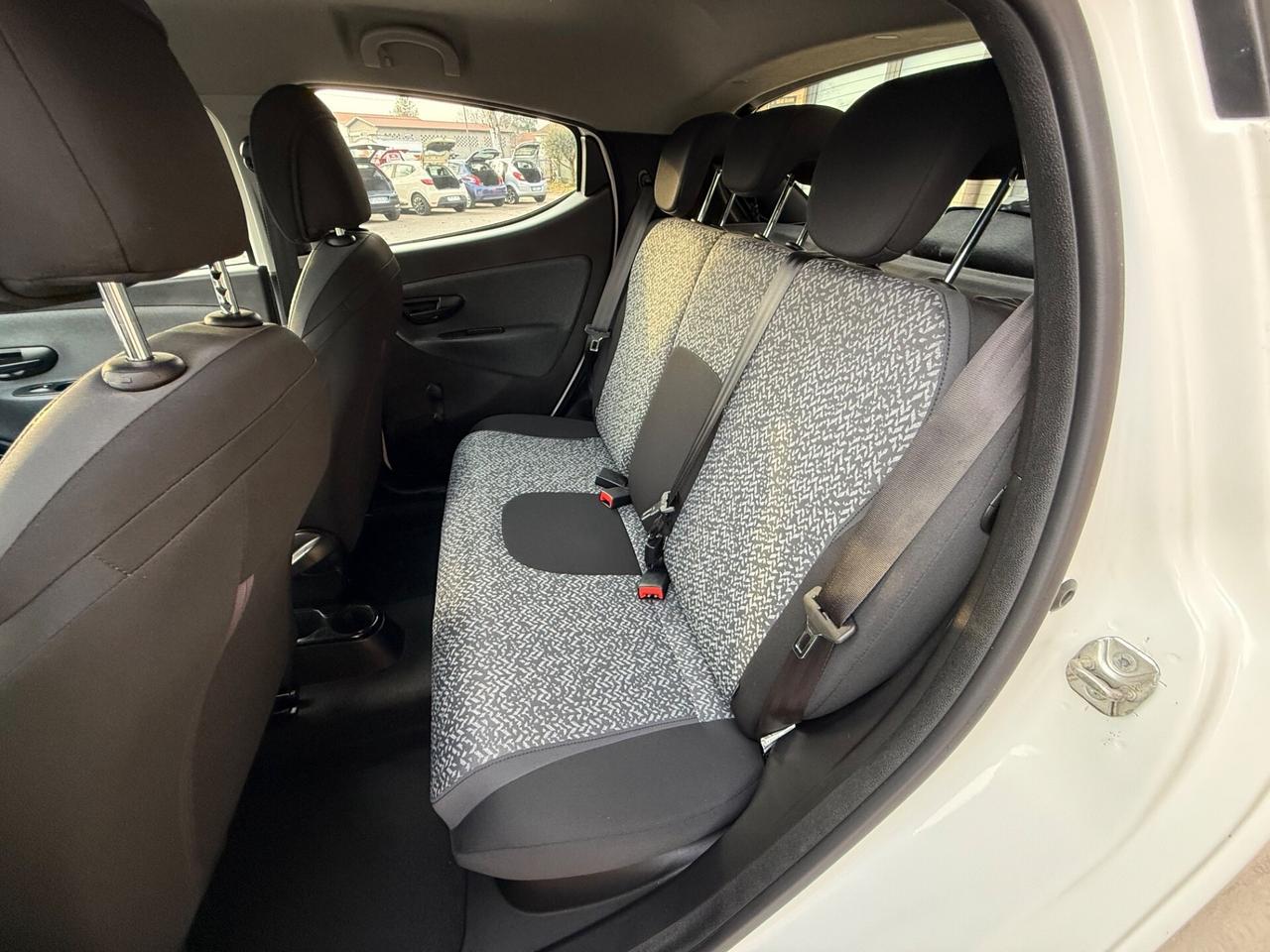 Lancia Ypsilon 1.2 69 CV 5 porte GPL-Neopatentati