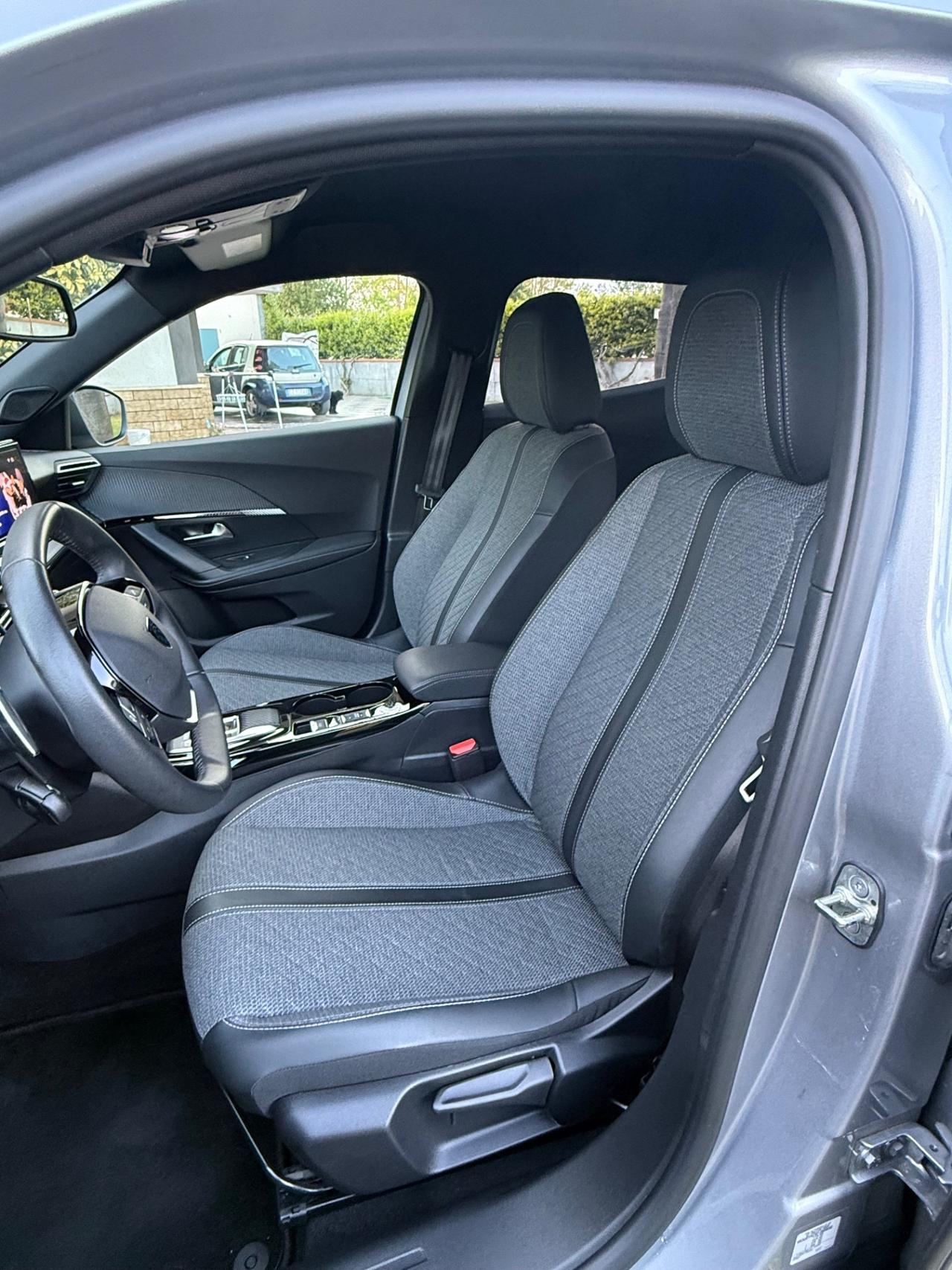 Peugeot 2008 BlueHDi 130 S&S EAT8 Allure