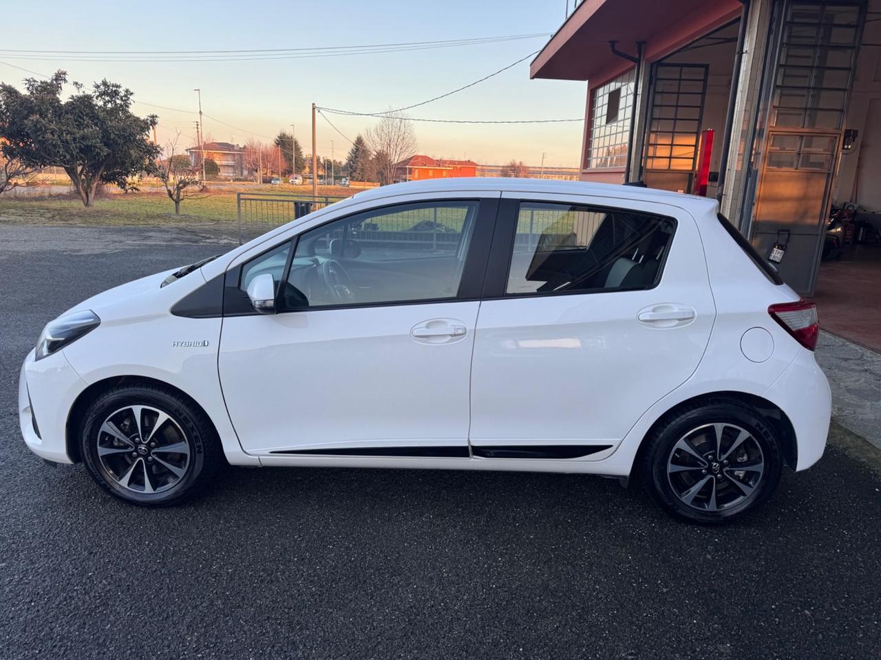 Toyota Yaris 1.5 Hybrid 5 porte Business