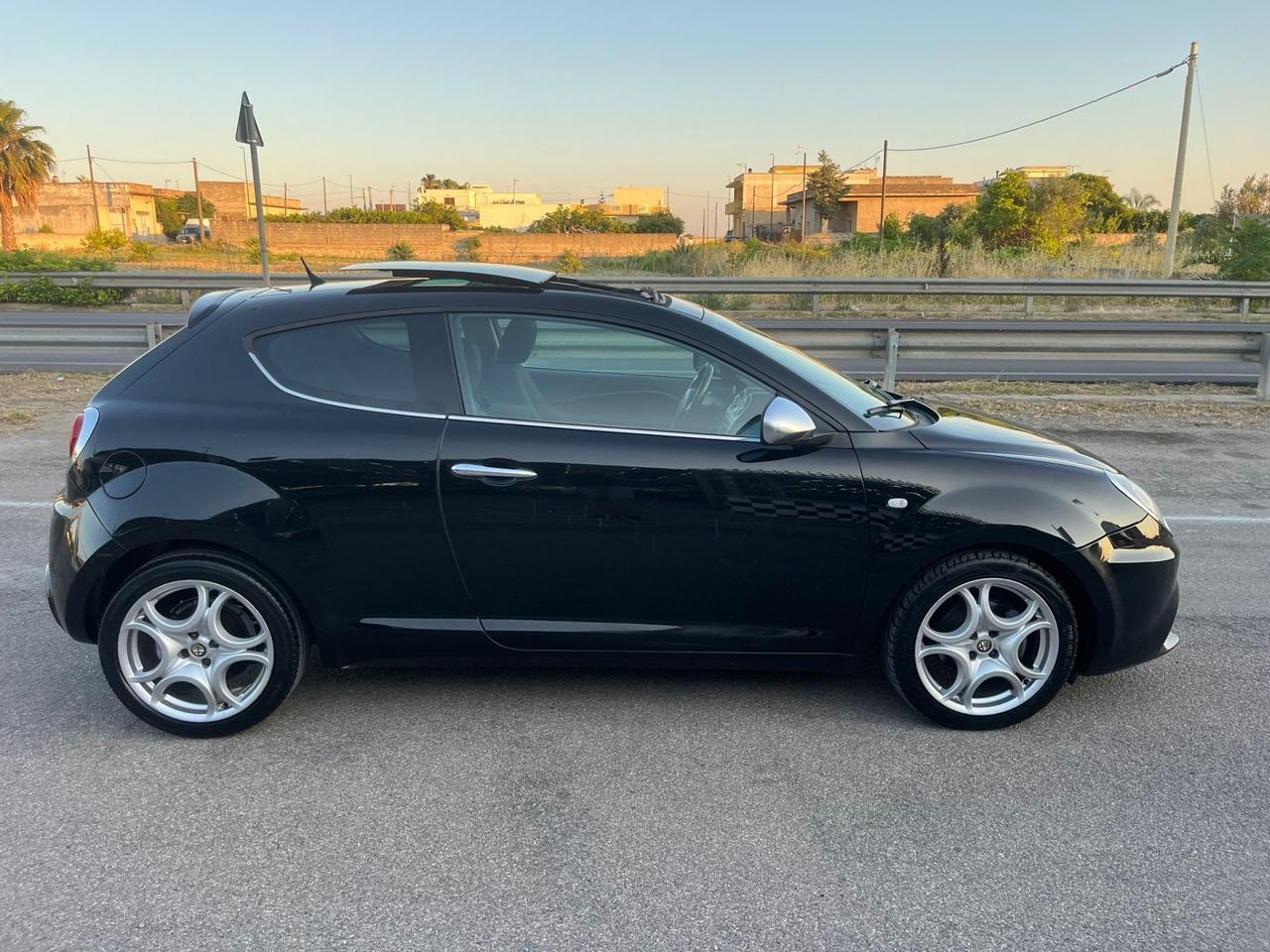 Alfa Romeo MiTo 1.6 JTDm Distinctive Premium 2011