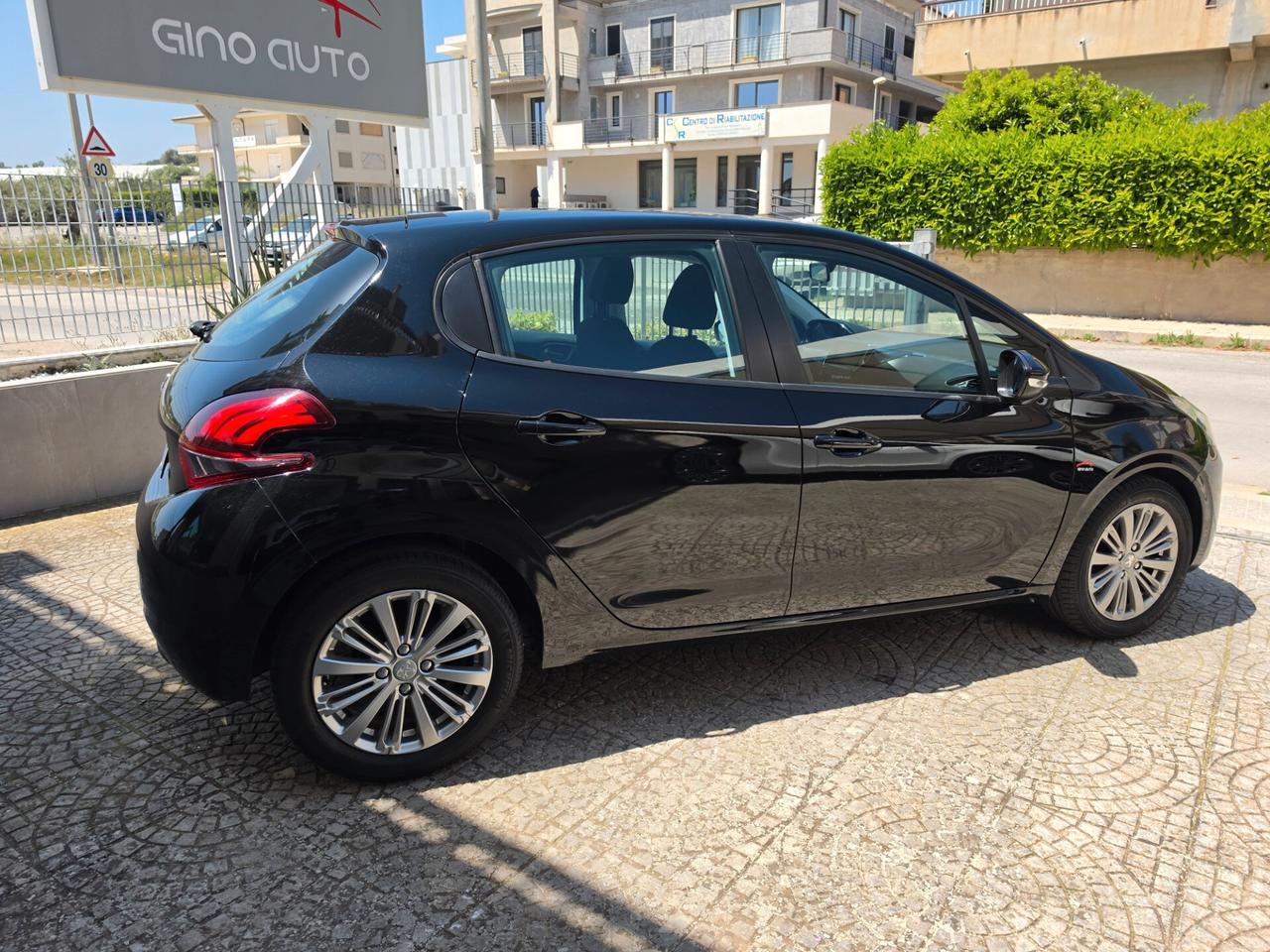 Peugeot 208 PureTech 82 Stop&Start 5 porte Allure