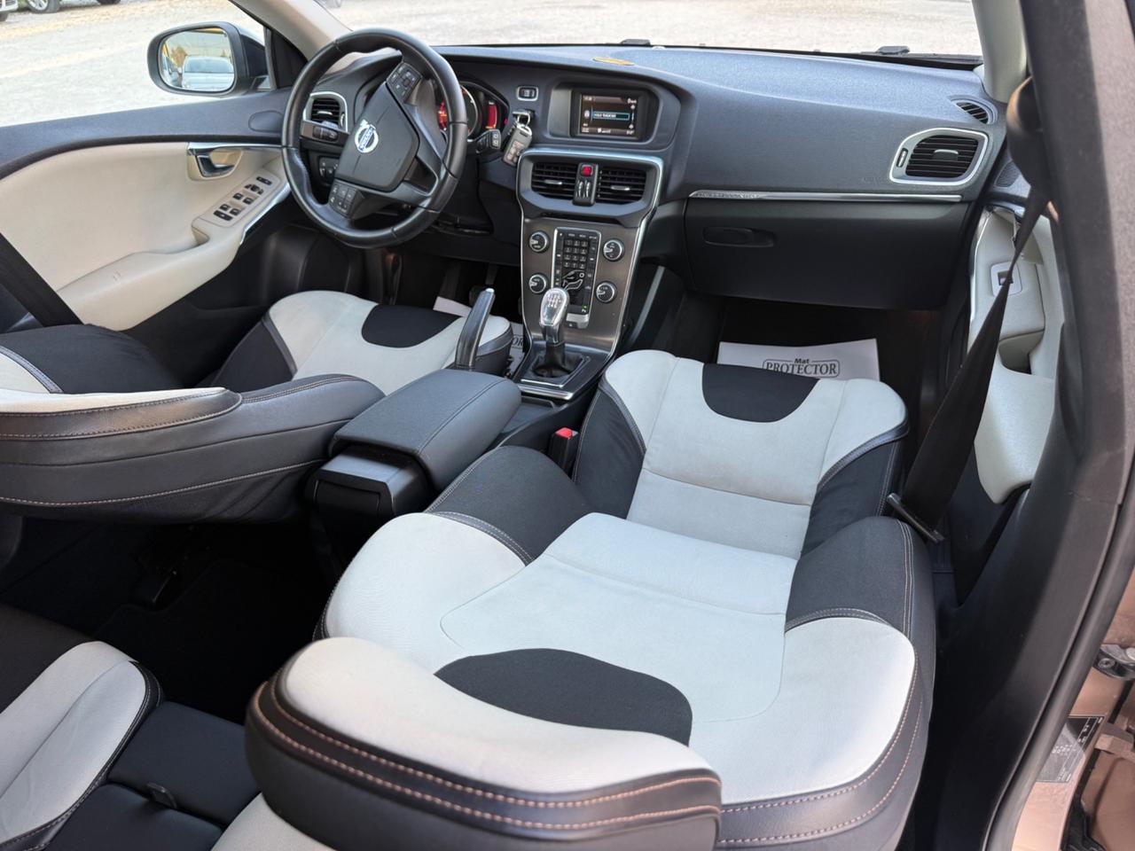 Volvo V40 Cross Country D2 1.6 Kinetic UNICO