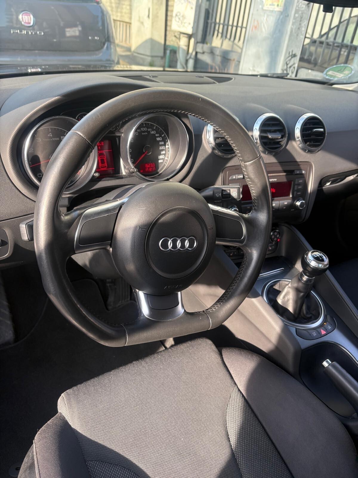 Audi TT Coupé 2.0 TFSI 200 cv book service
