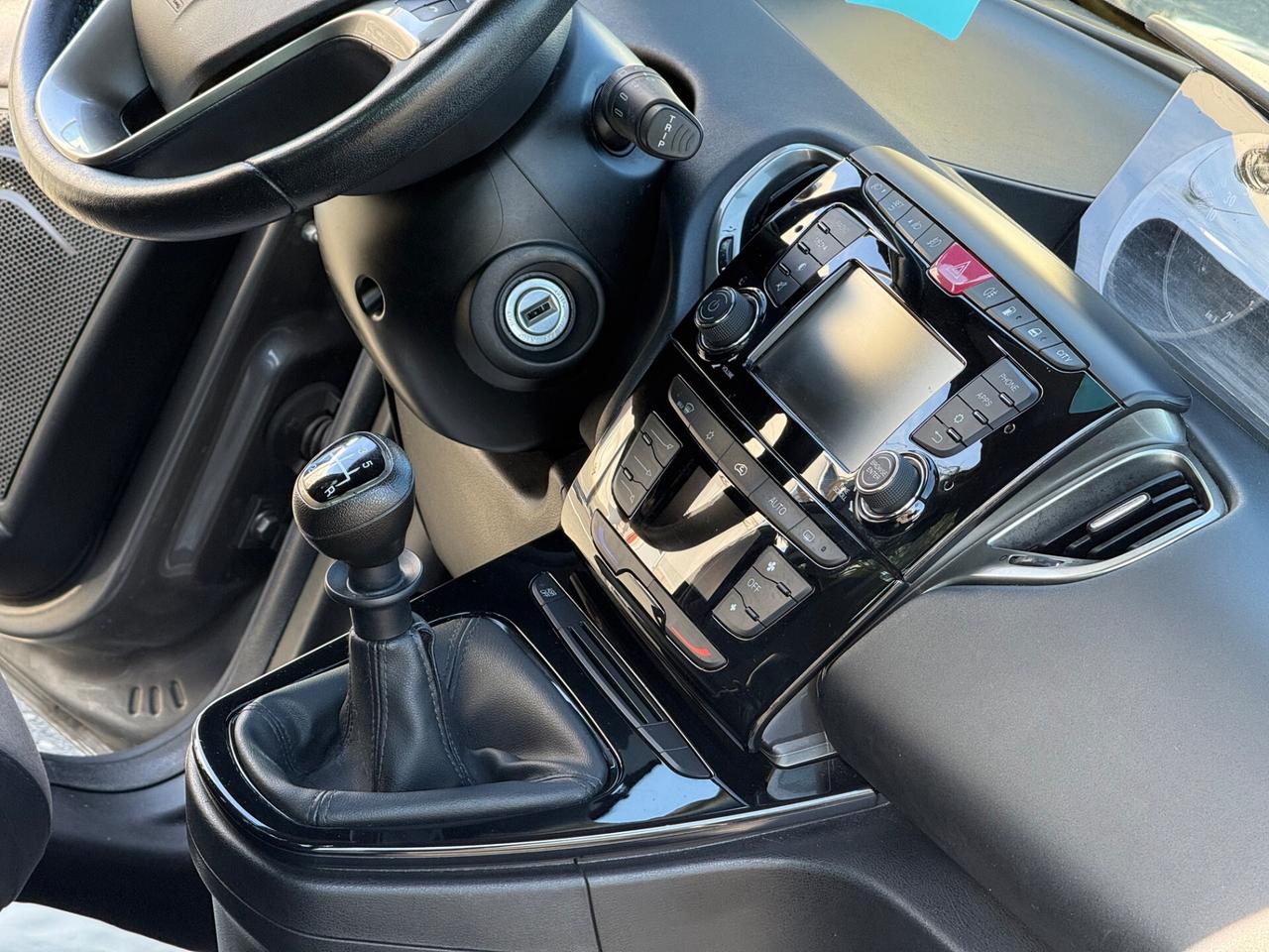 Lancia Ypsilon 1.2 69 CV-GPL-PERMUTABILE